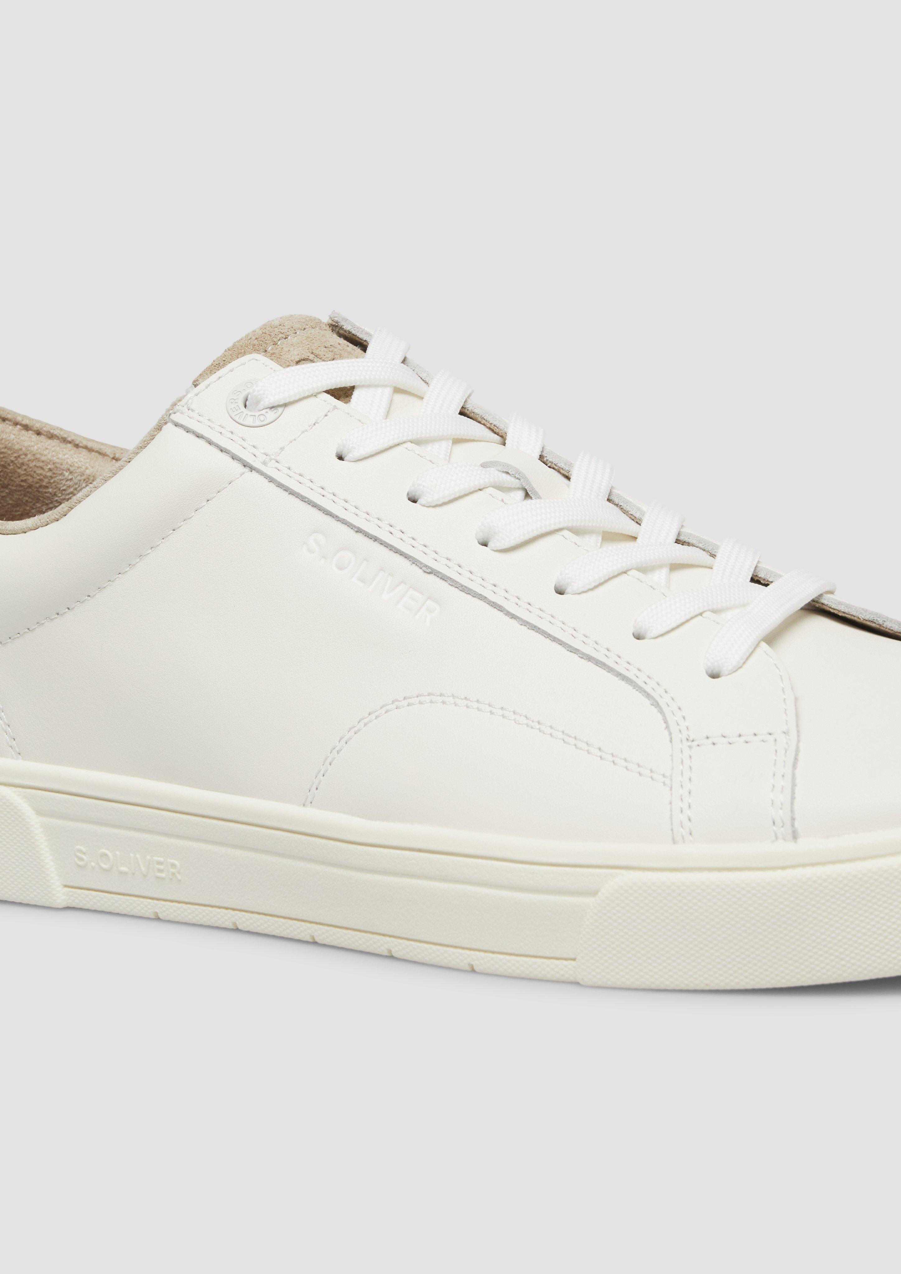 Sneaker in 0100 & 99D1