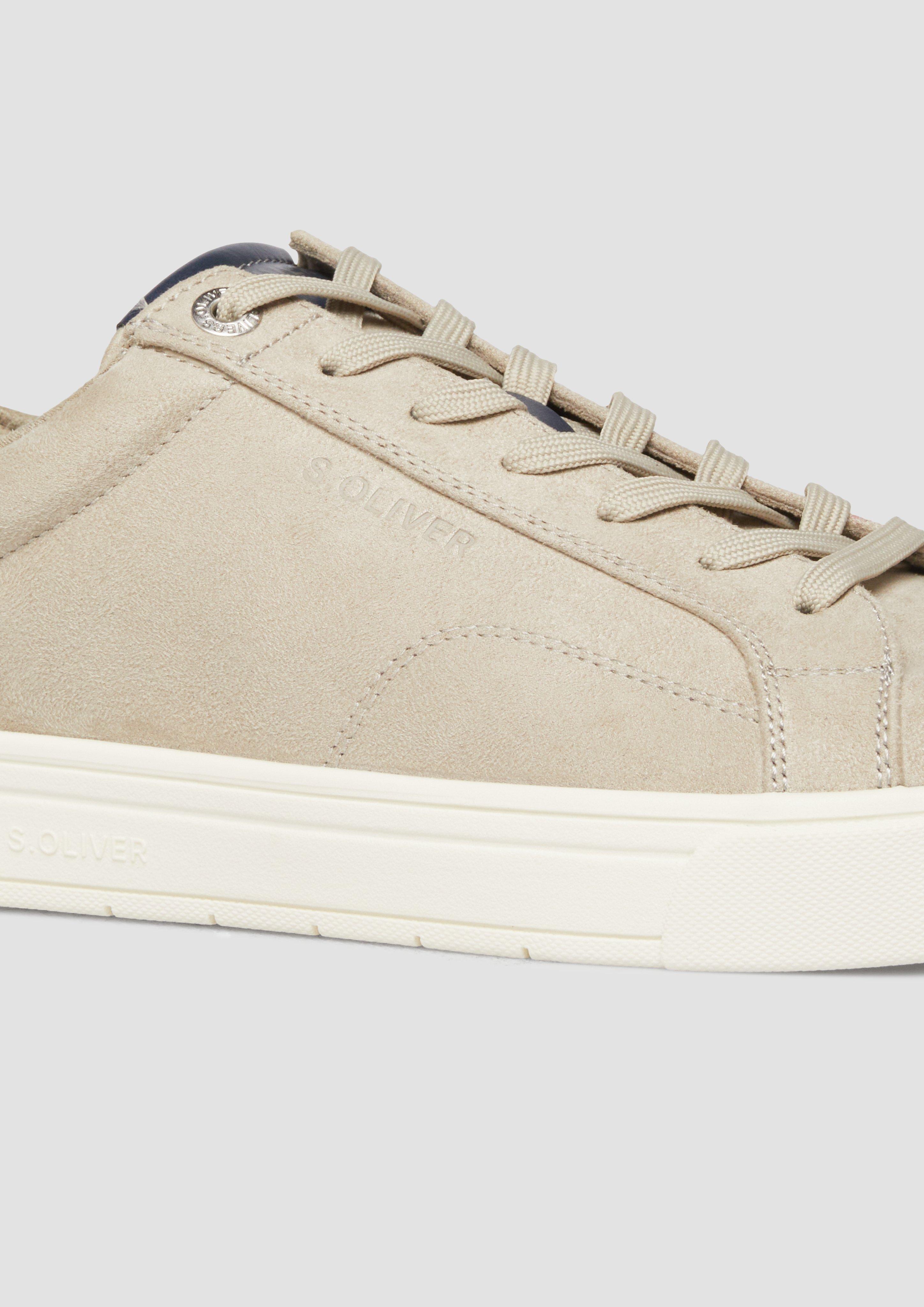 Sneakers in 91D5 & 98D1