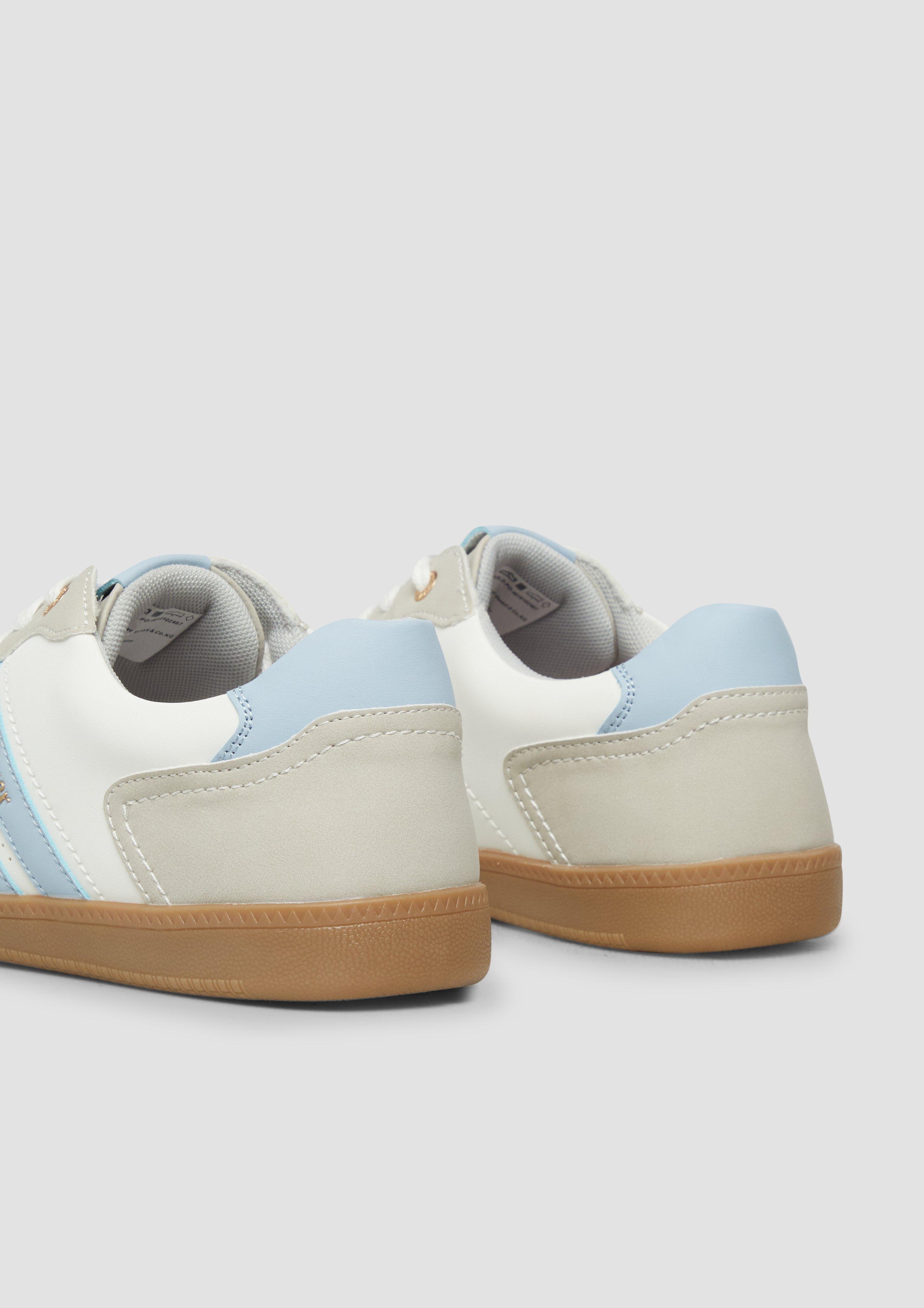 Sneakers in 01F3, 01D6 & 00D1