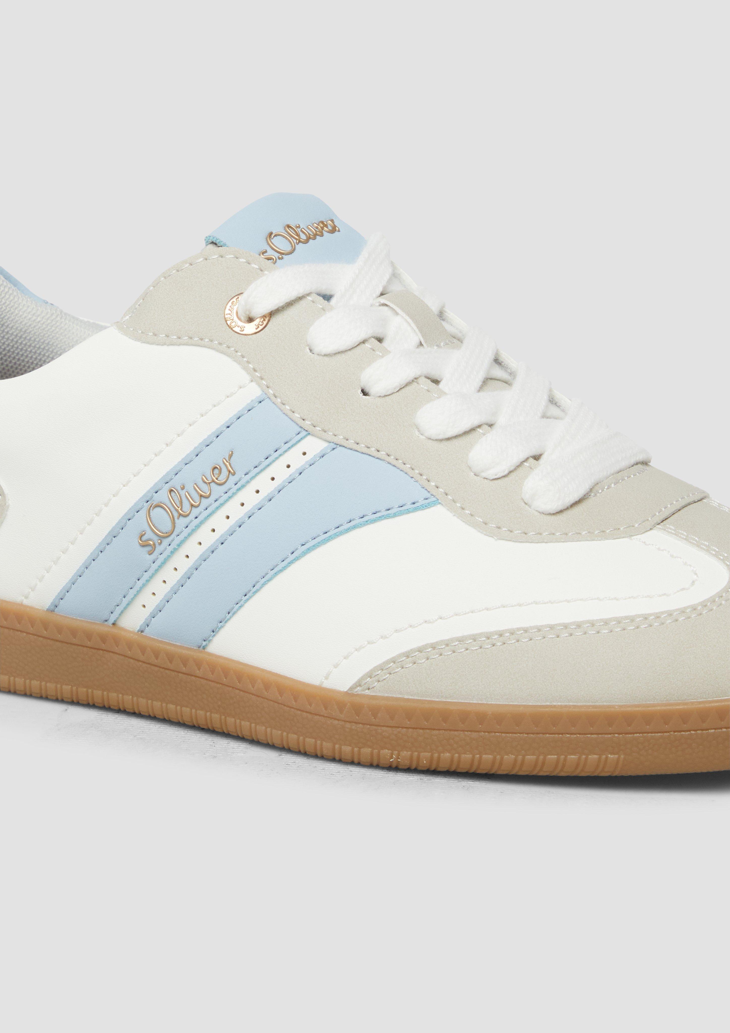 Sneakers in 01F3, 01D6 & 00D1