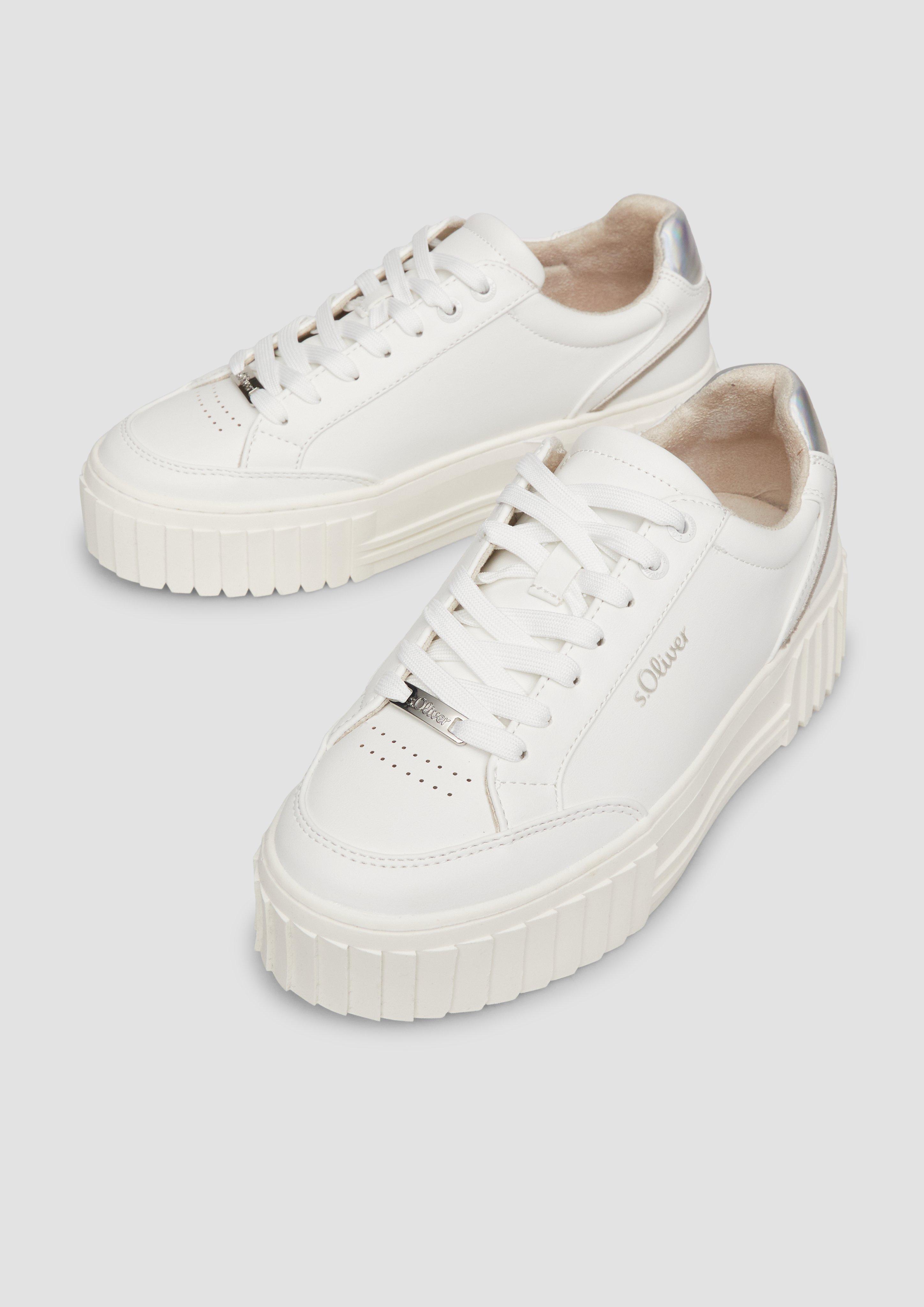 Sneaker in 0100 & 81D9