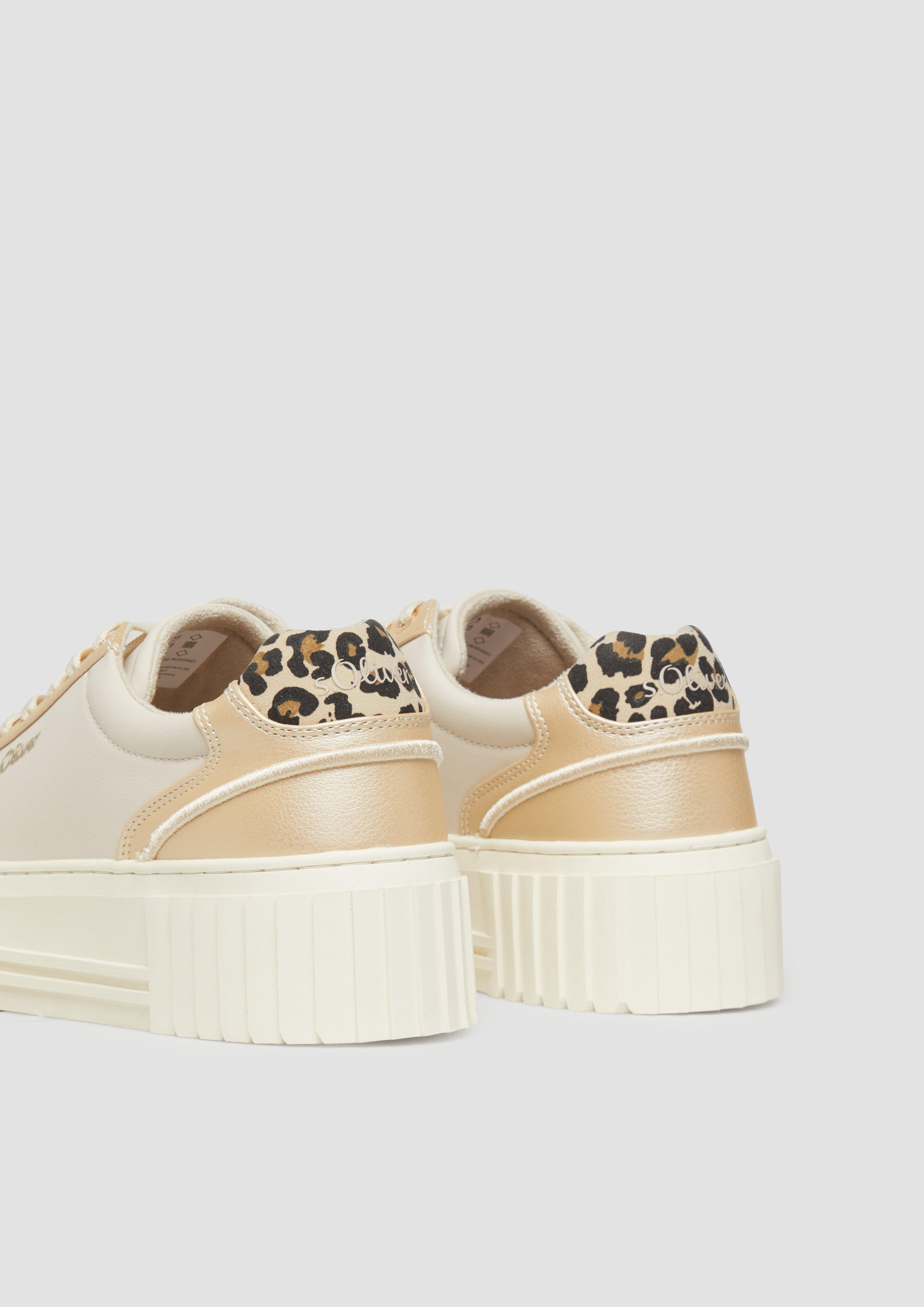 Sneaker in 81D4, 0100 & 81D9