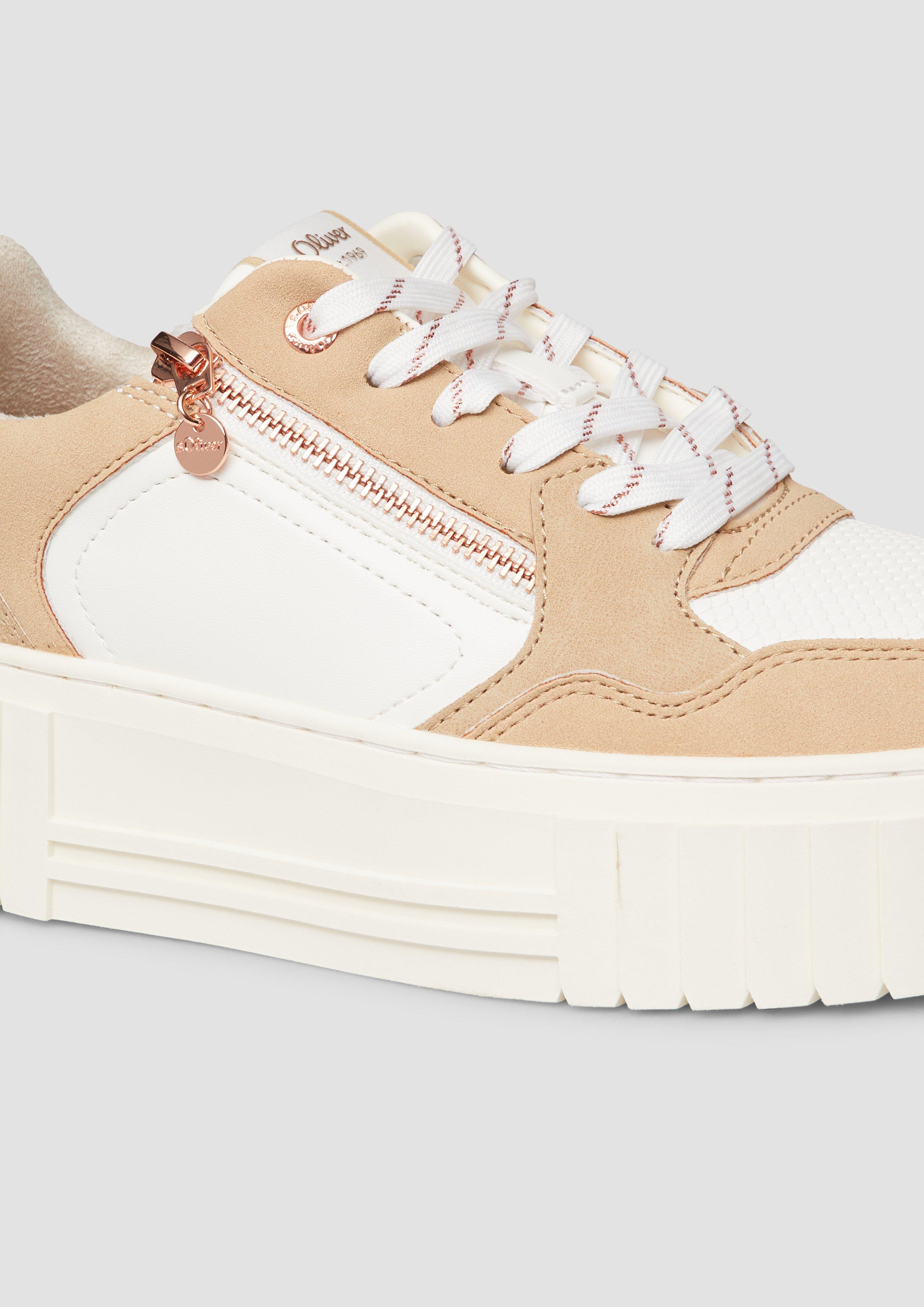 Sneaker in 89D1 & 01E2