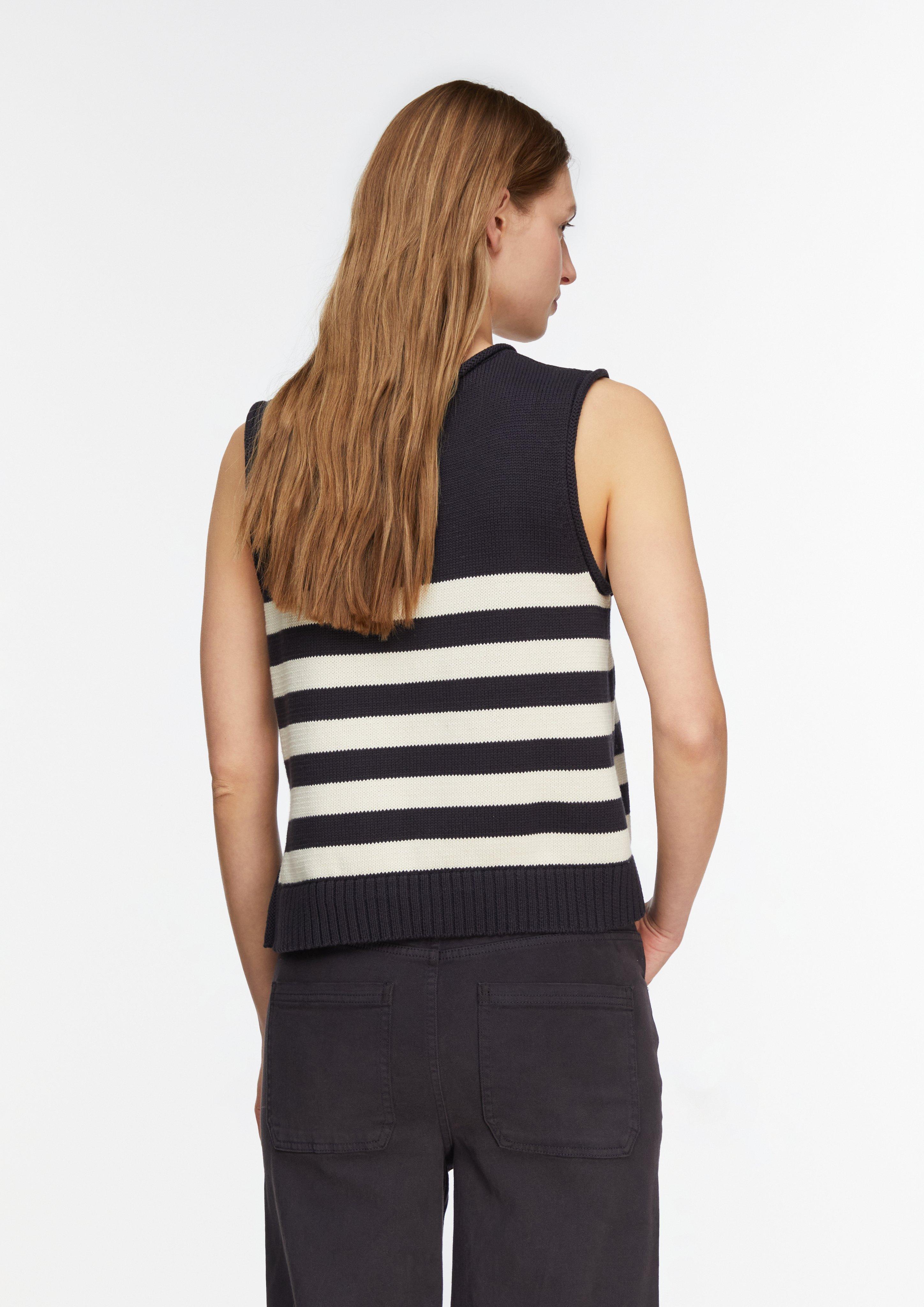 Knitted vest in 