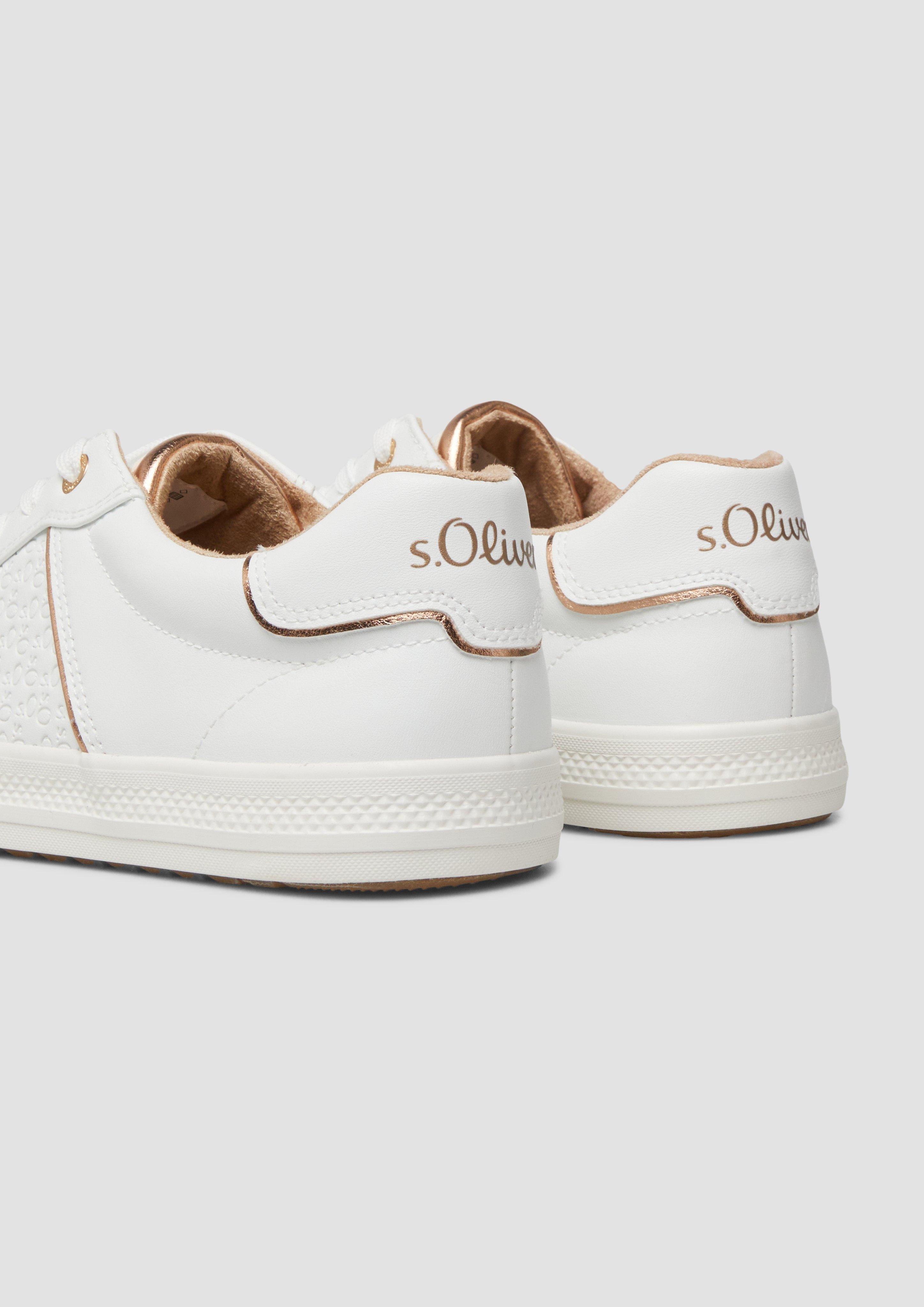 Sneaker in 0100 & 9999