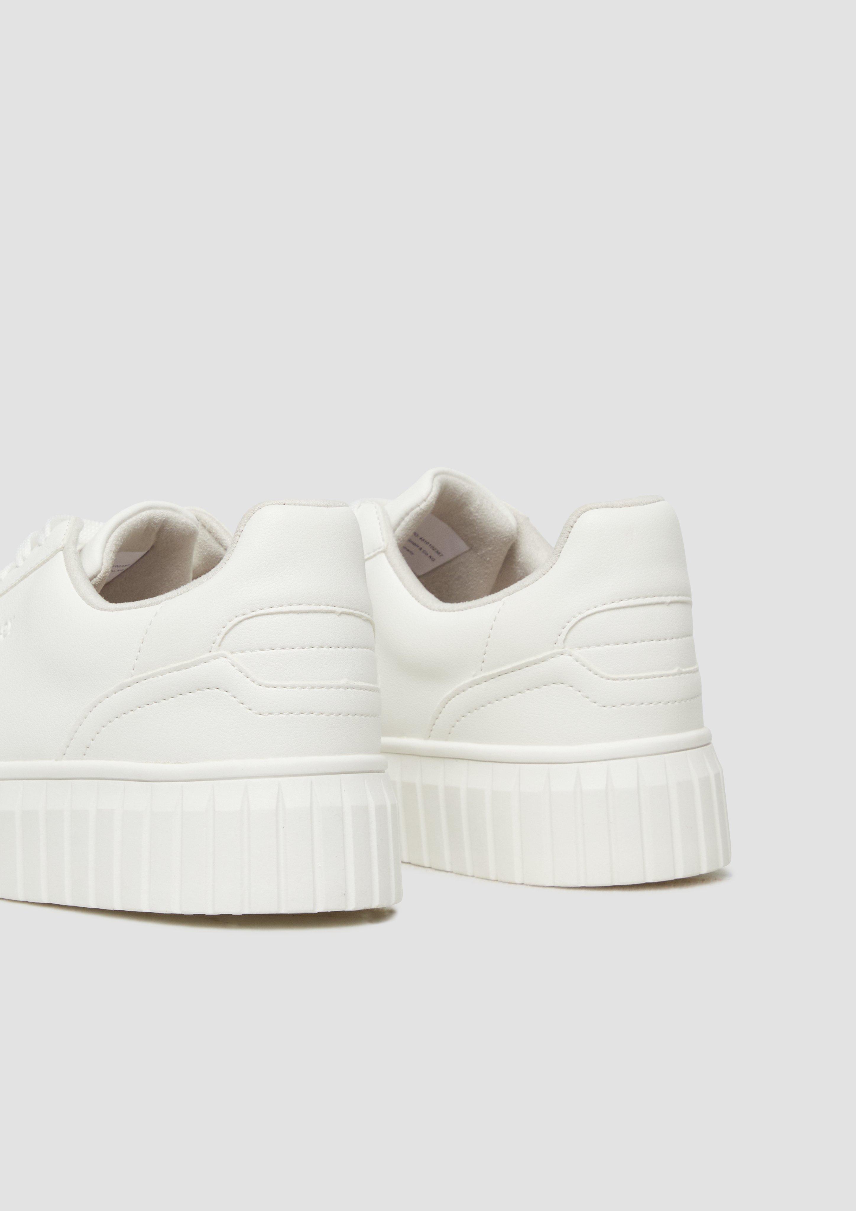 Sneaker in 0100, 9999 & 8100