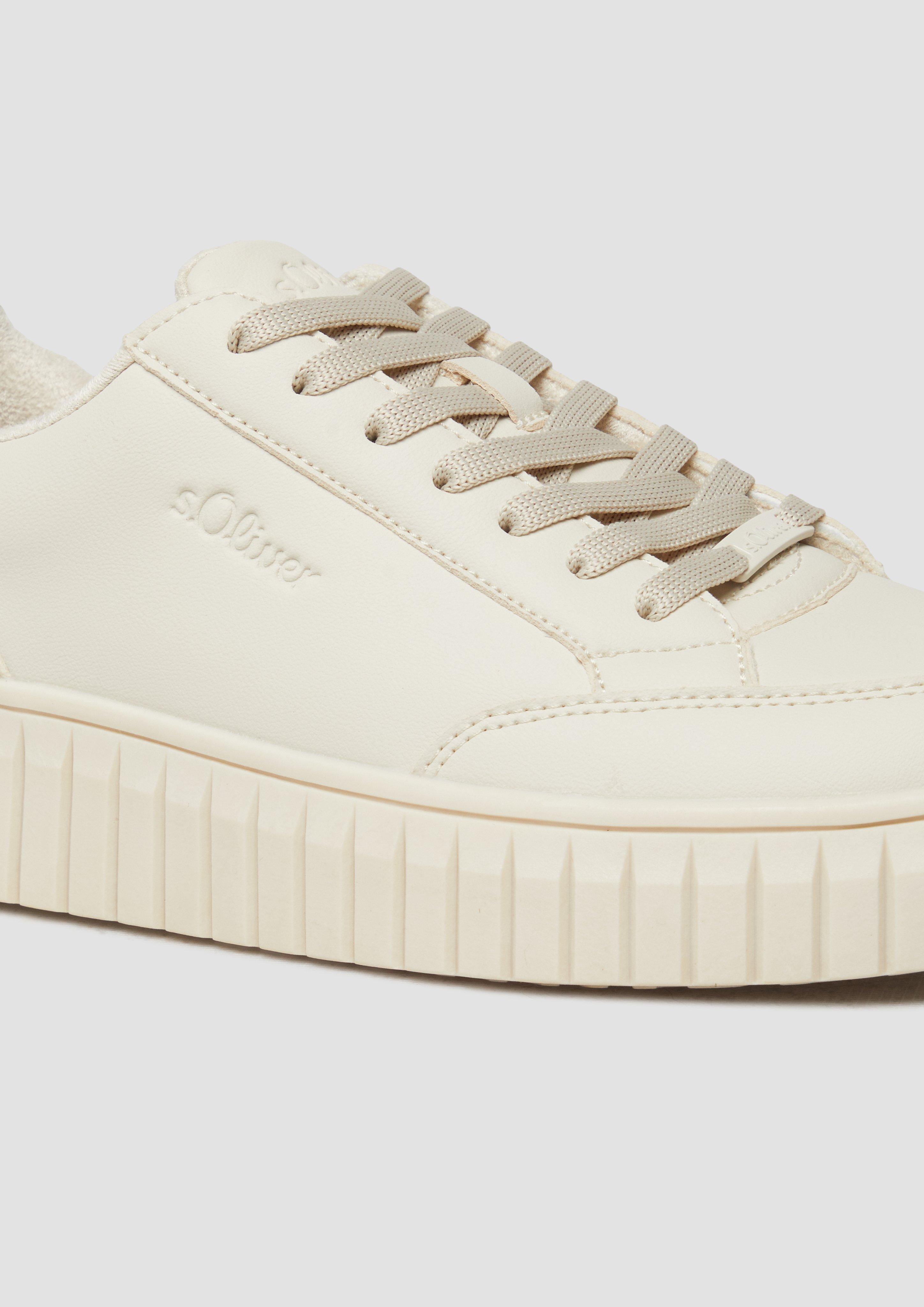 Sneakers in 8100 & 0100