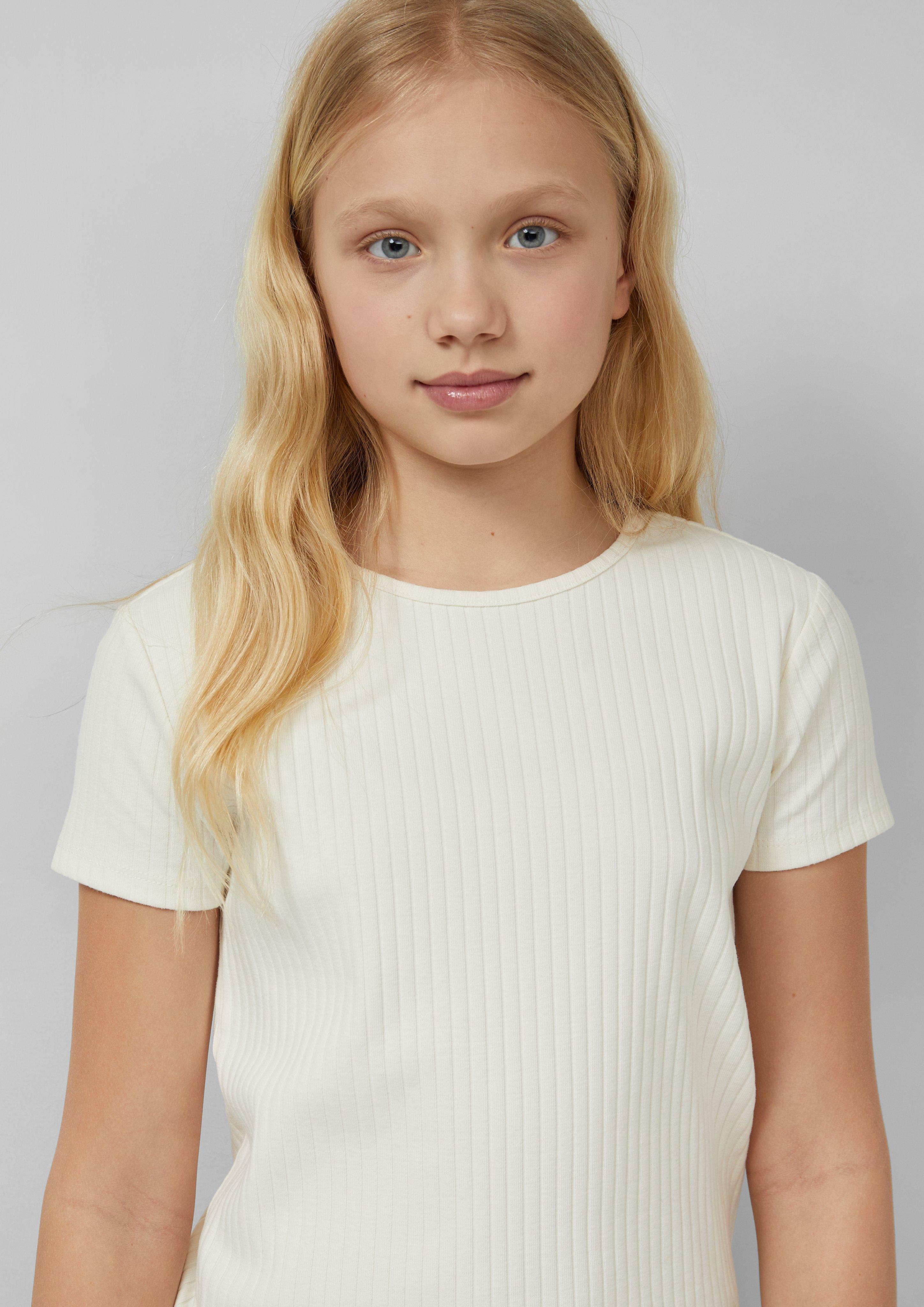 T-shirt in 0401, 4615 & 2218