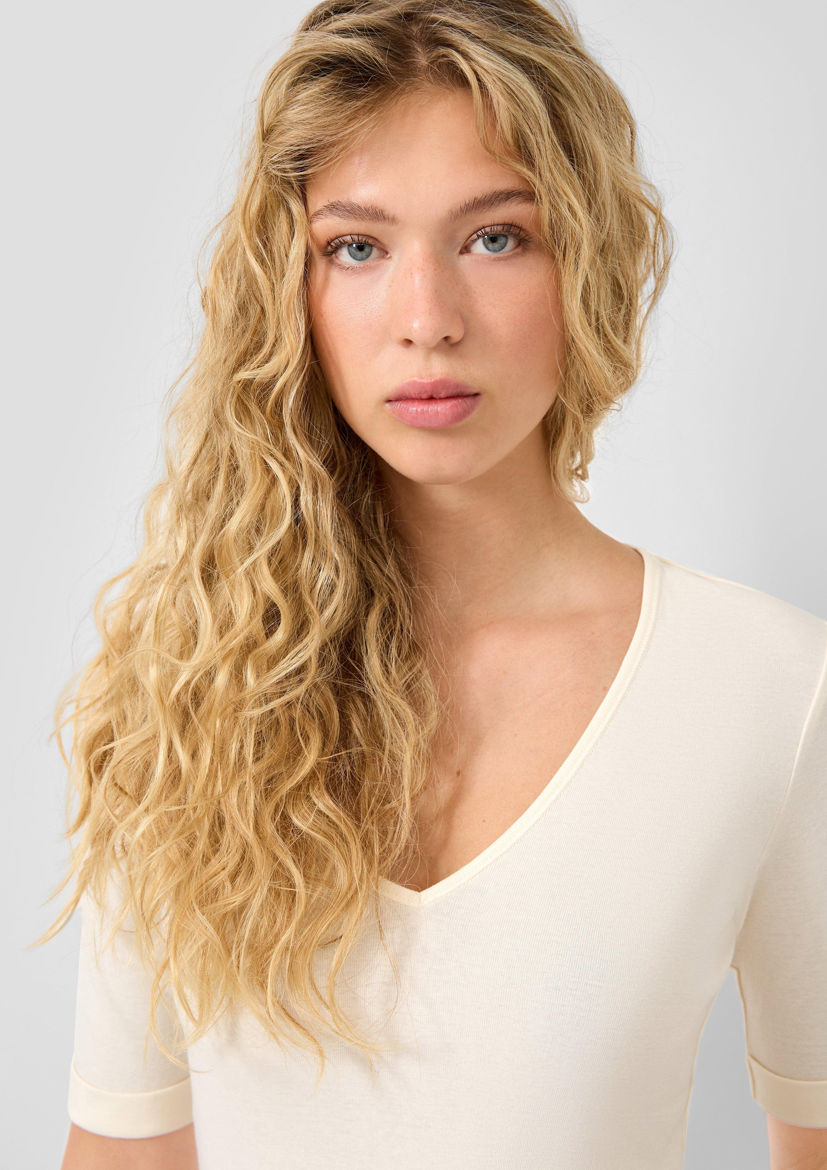 T-Shirt in 0300, 9999 & 5104