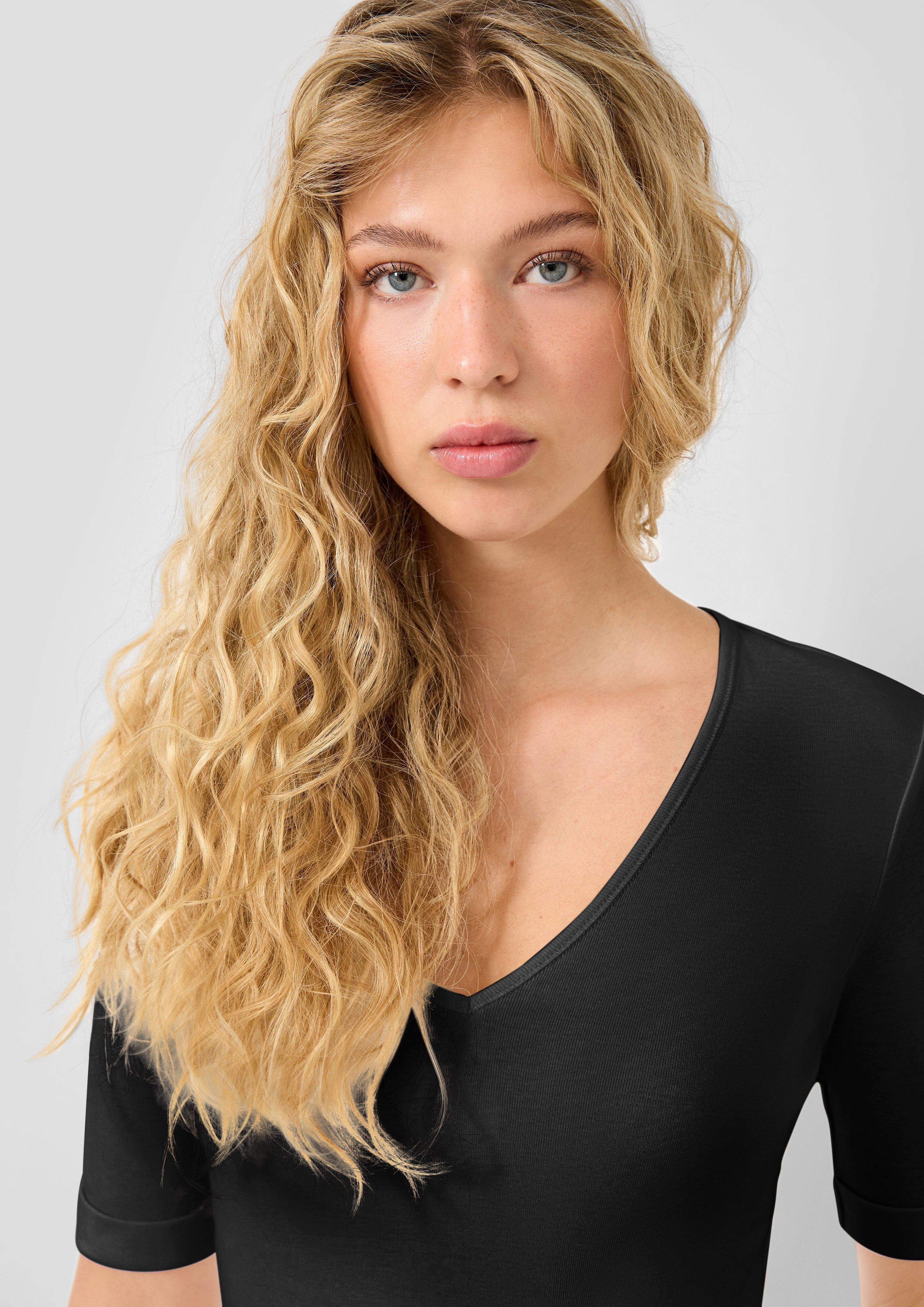 T-Shirt in 9999, 0300 & 5104