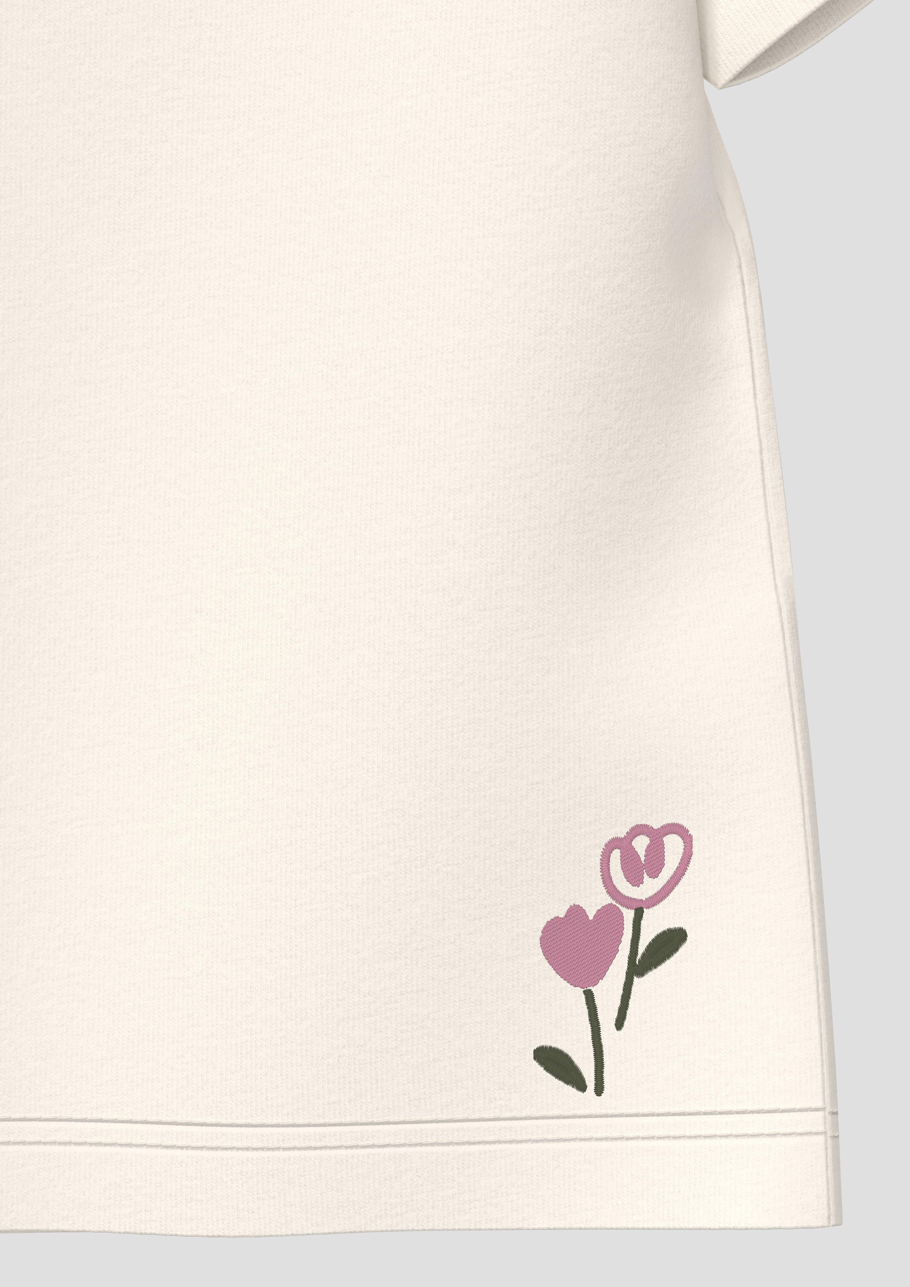 T-shirt in 0401, 7022 & 4117