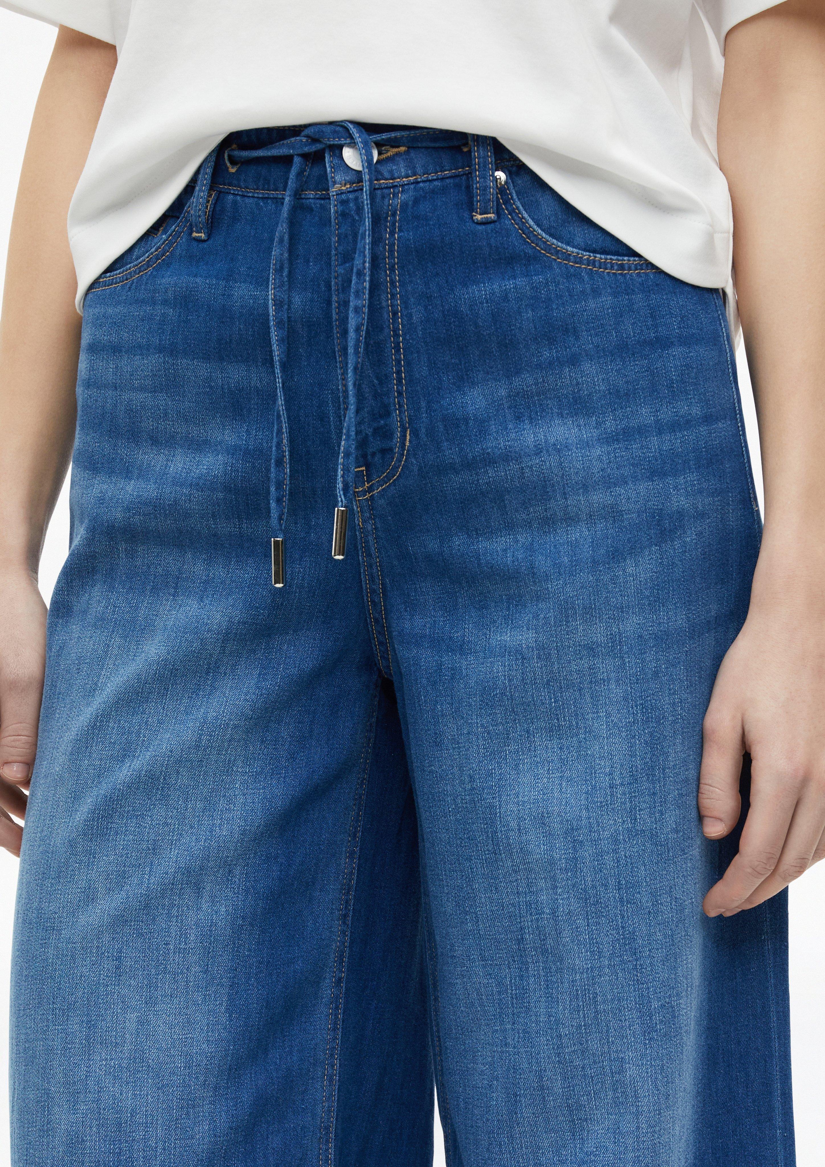 Jeans in 55Y2 & 52Y2