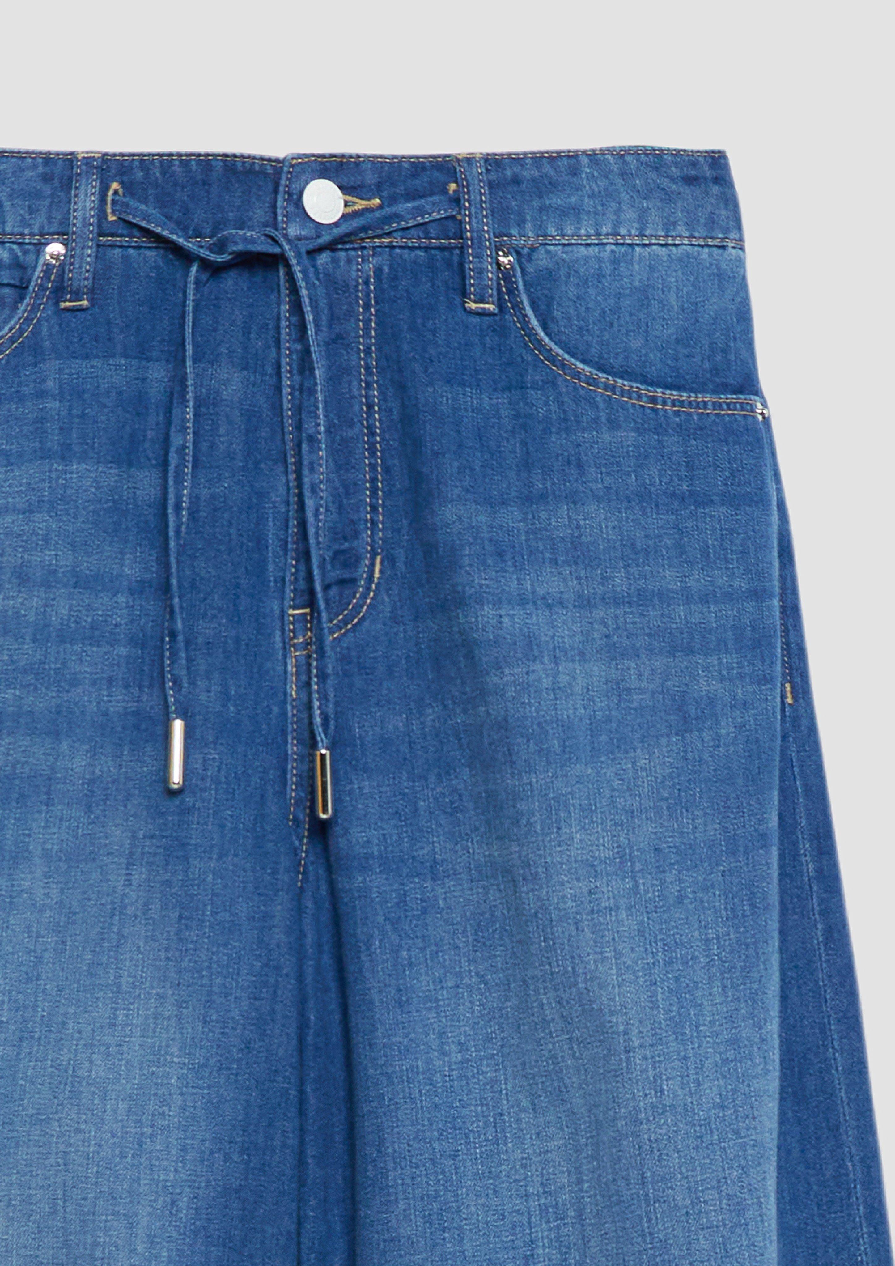 Jeans in 55Y2 & 52Y2