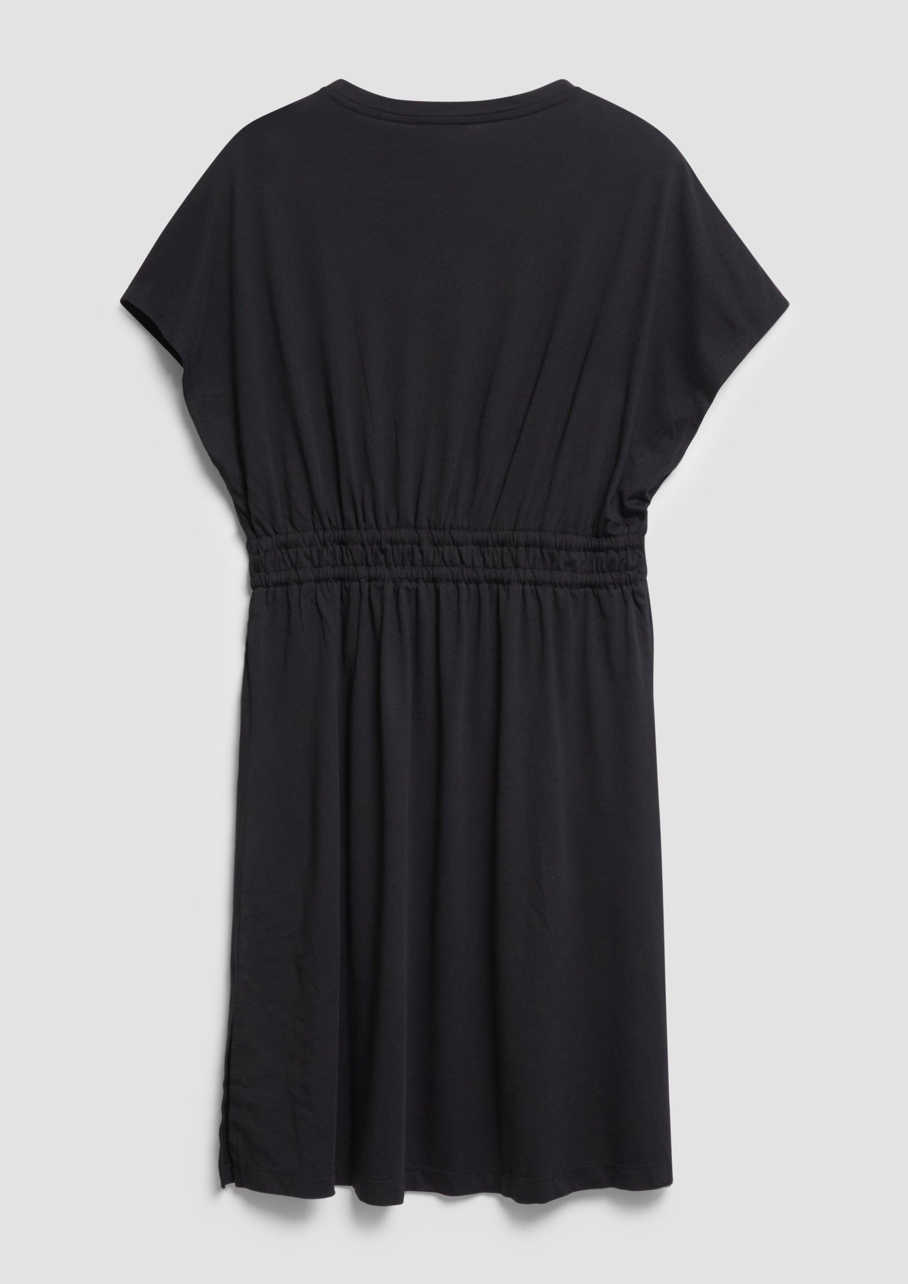 Jurk in 9999, 84A0, 3903, 8918 & 42A0