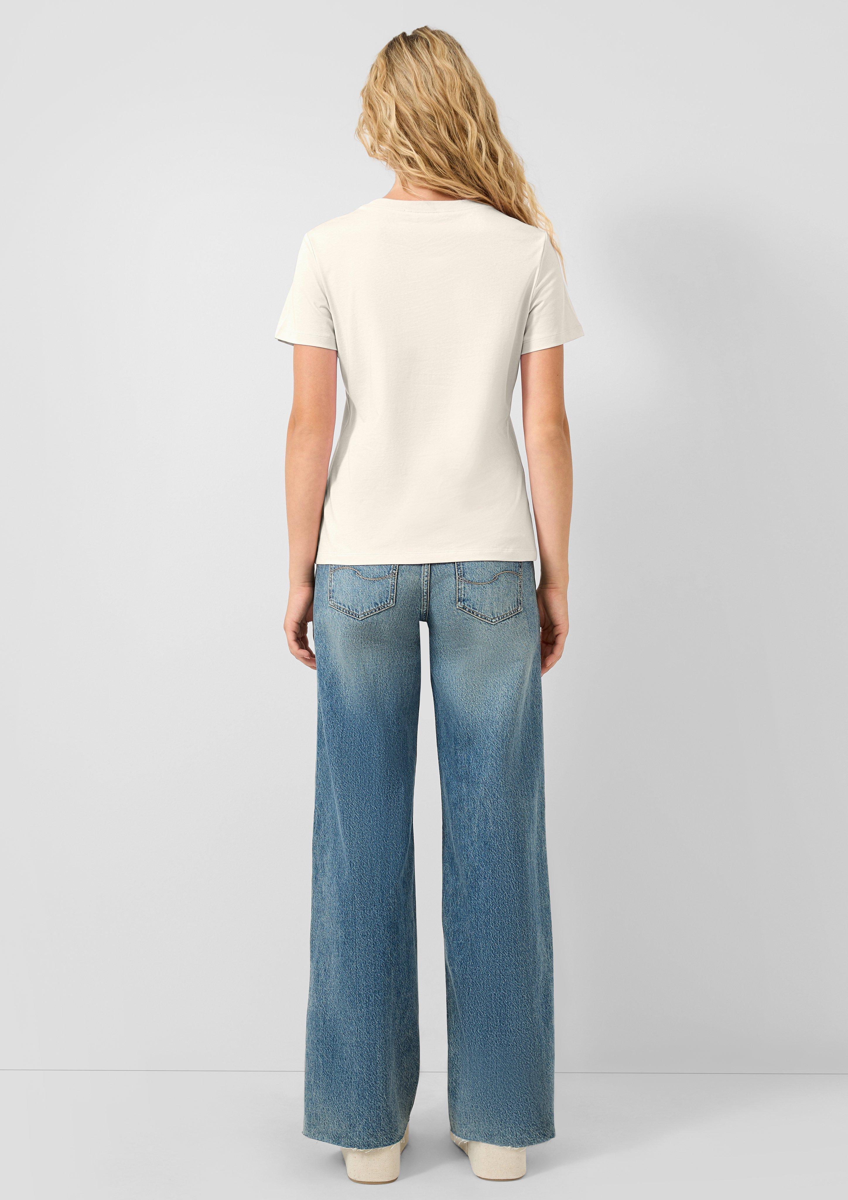 T-Shirt in 0300, 5104, 9999 & 4143