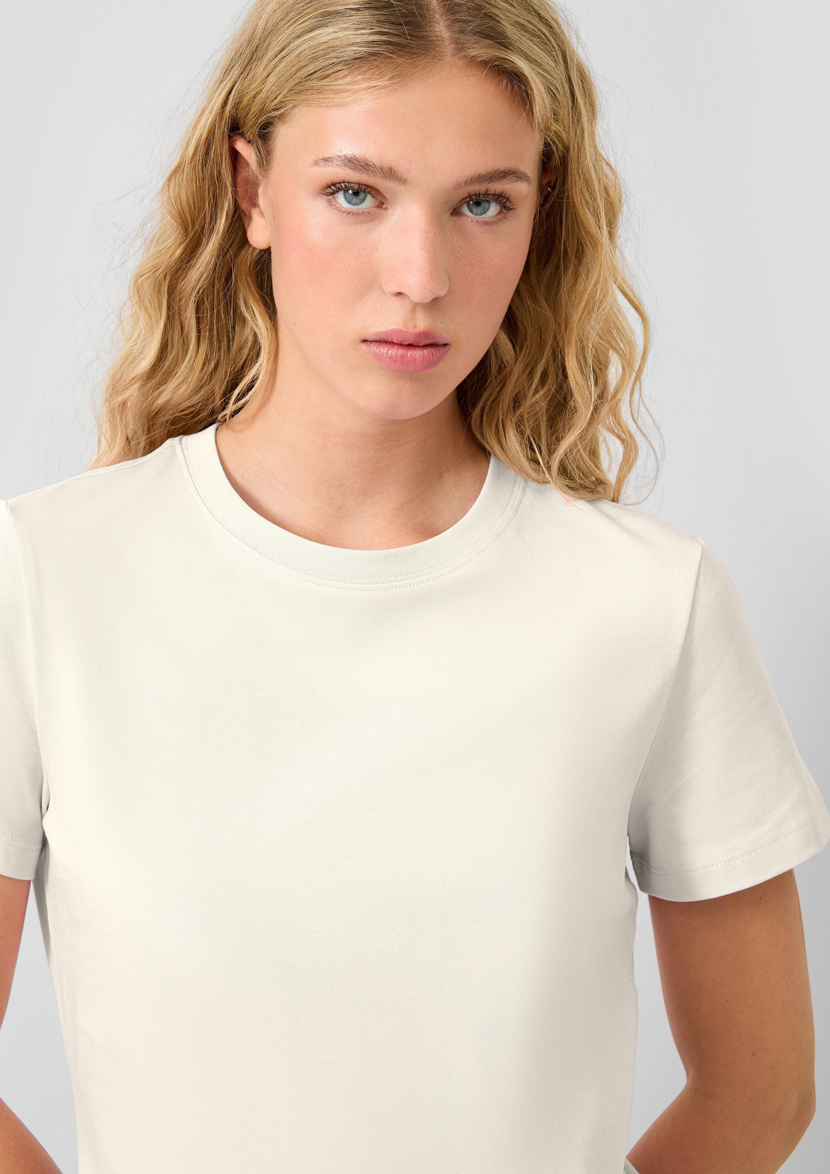 T-Shirt in 0300, 5104, 9999 & 4143