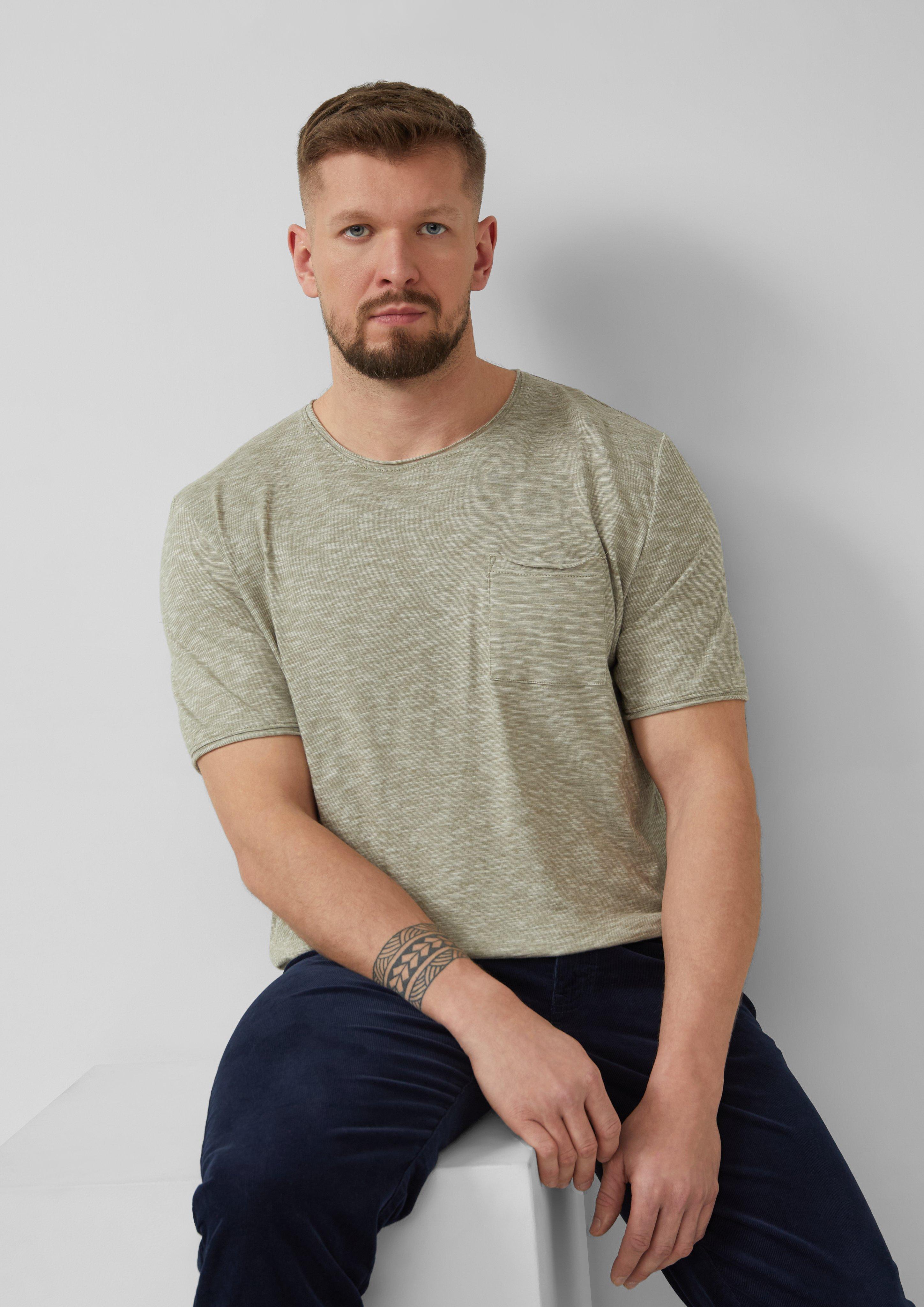 Thumbnail - T-Shirt mit Brusttasche und Rollsaum