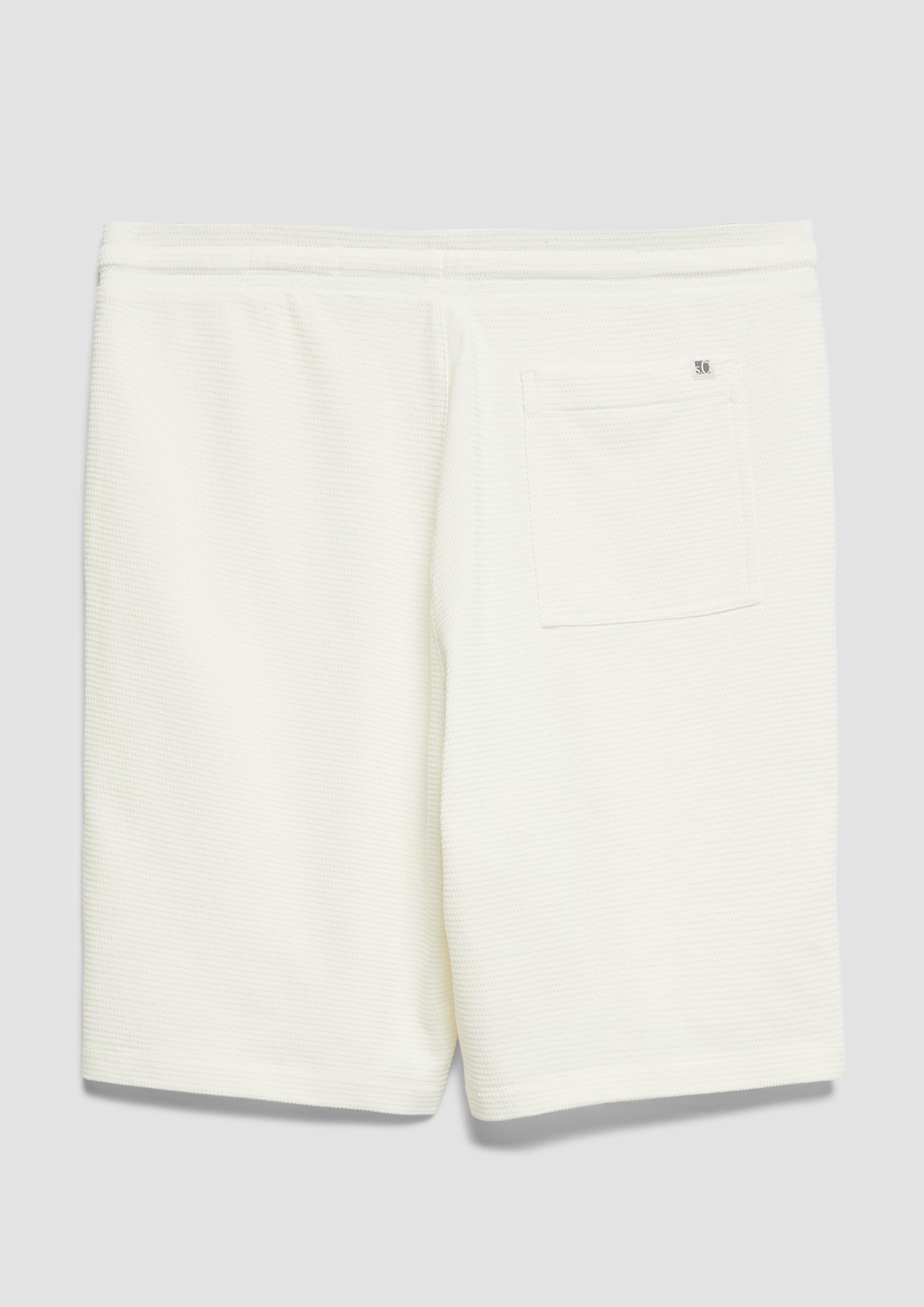 Bermuda in 0200 & 8148