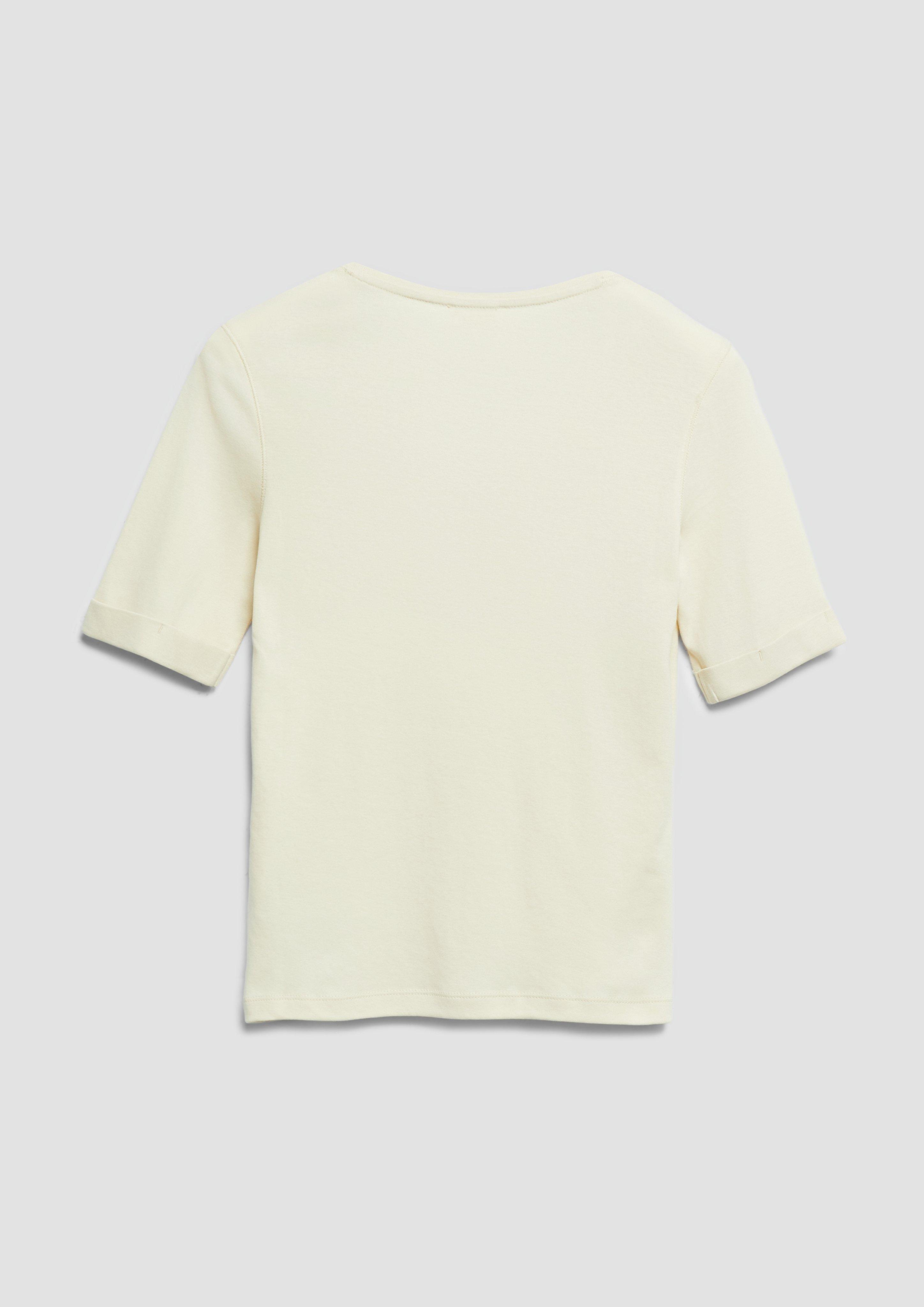 T-Shirt in 8000, 4239, 9999 & 0100