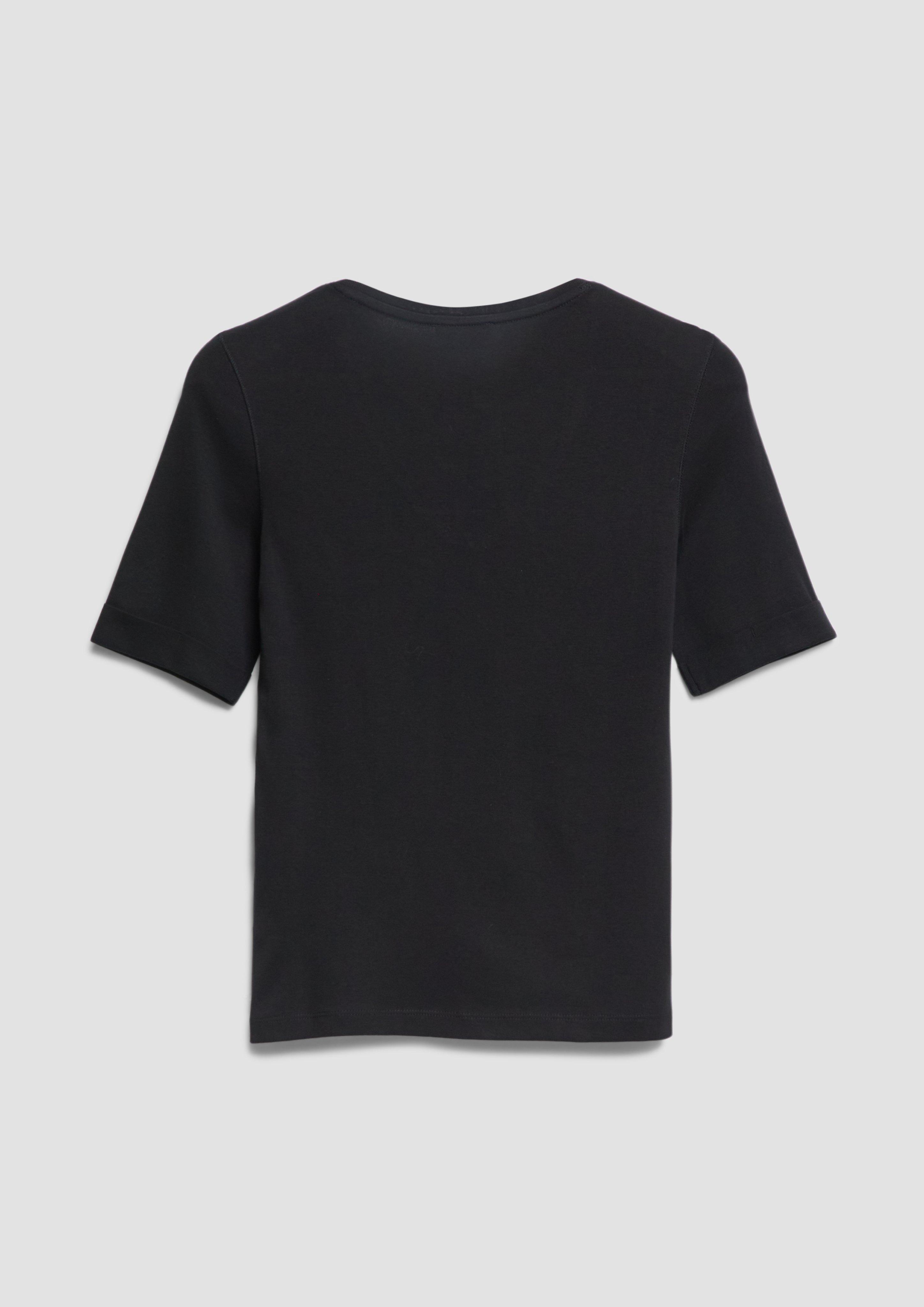 T-Shirt in 9999, 8000, 4239 & 0100