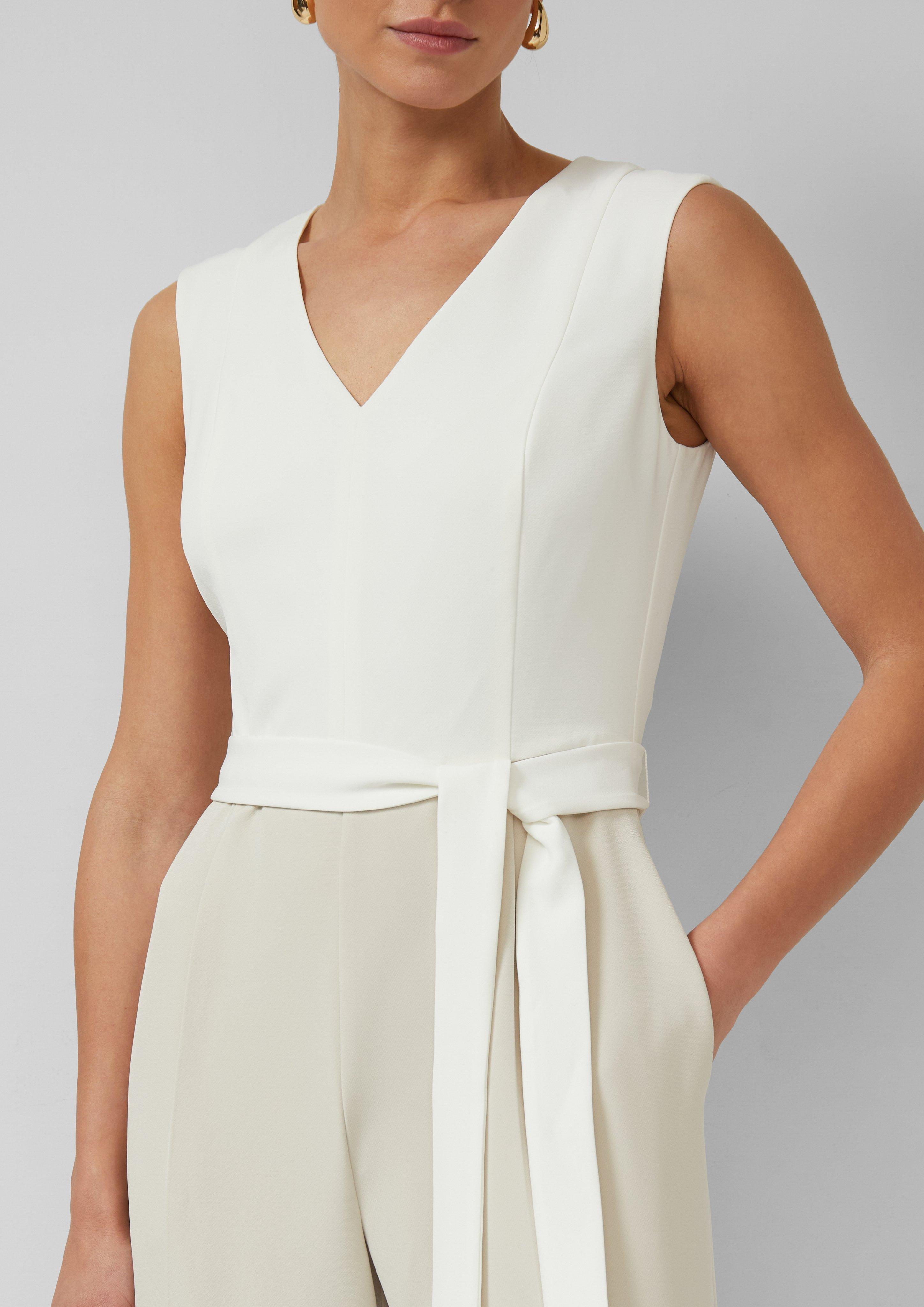 Ärmelloser Jumpsuit mit Bindegürtel