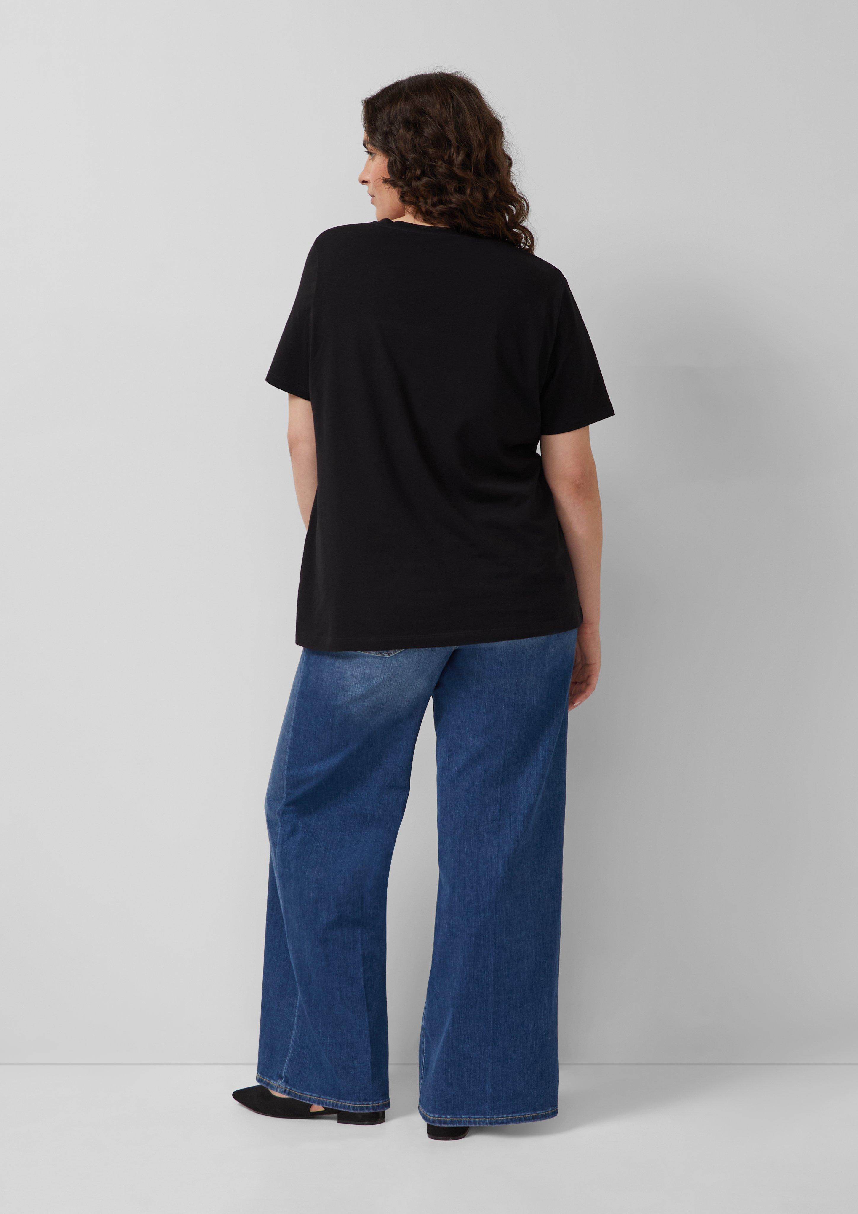 T-Shirt in 9999 & 0100