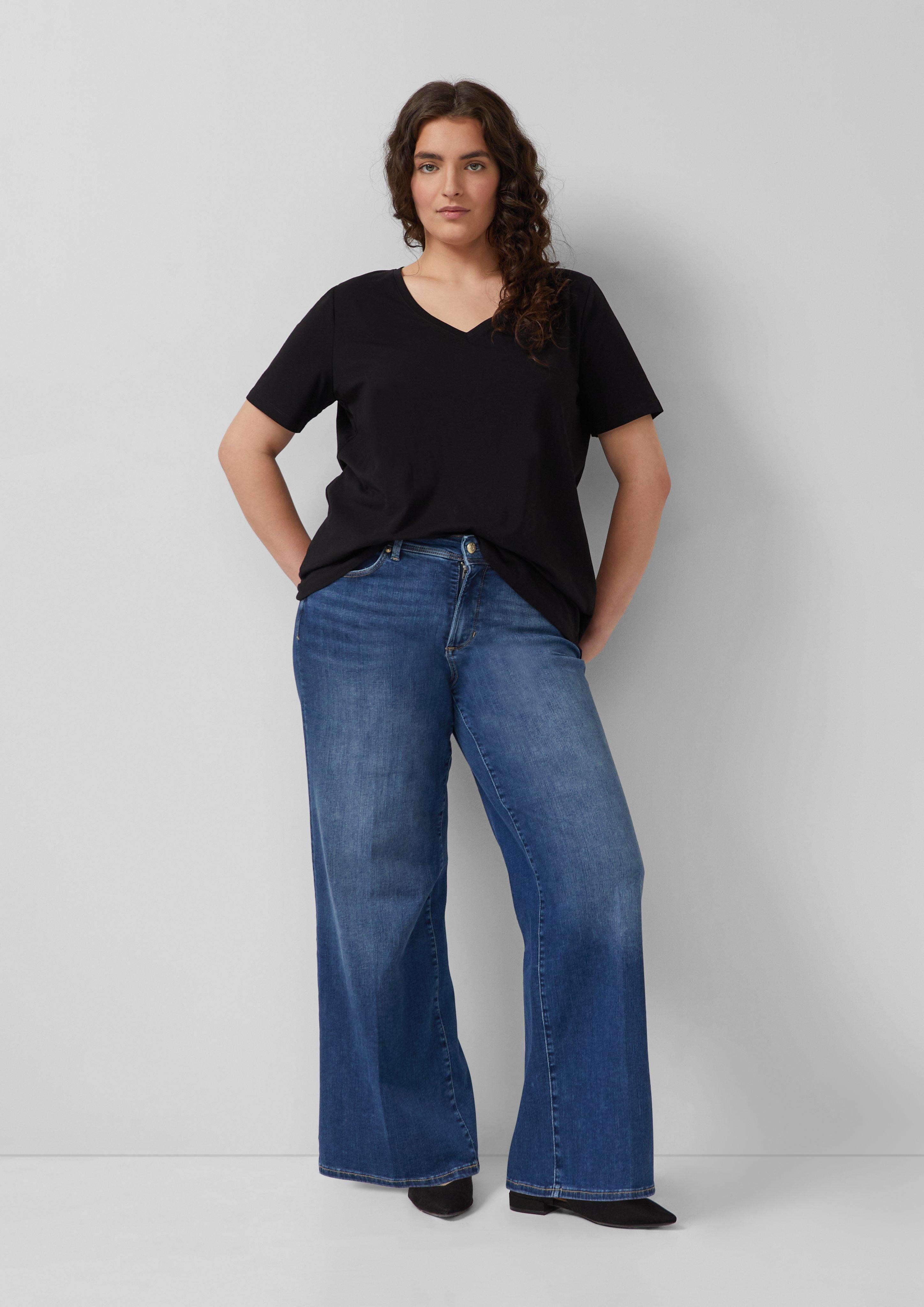 T-Shirt in 9999 & 0100