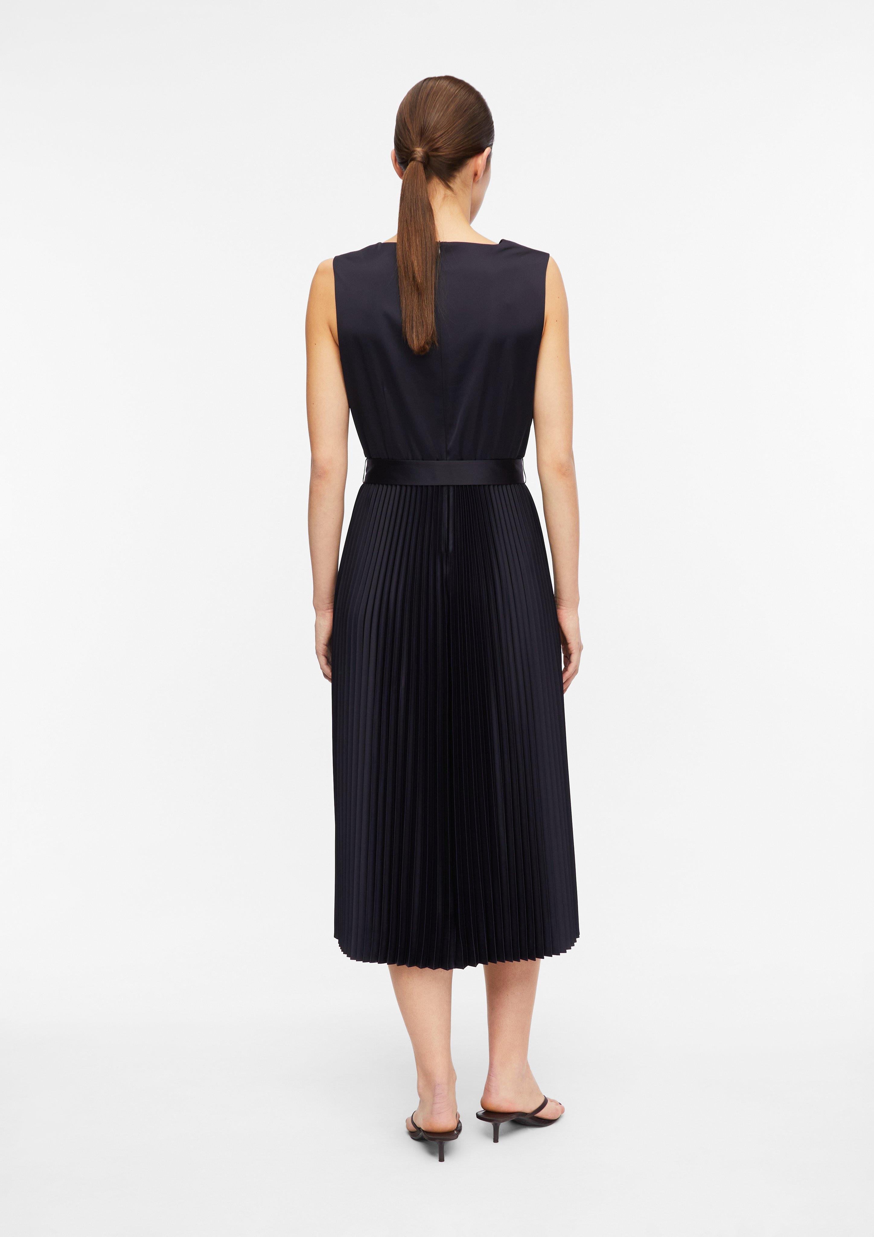 Satinkleid mit Plissée-Rock in  von COMMA