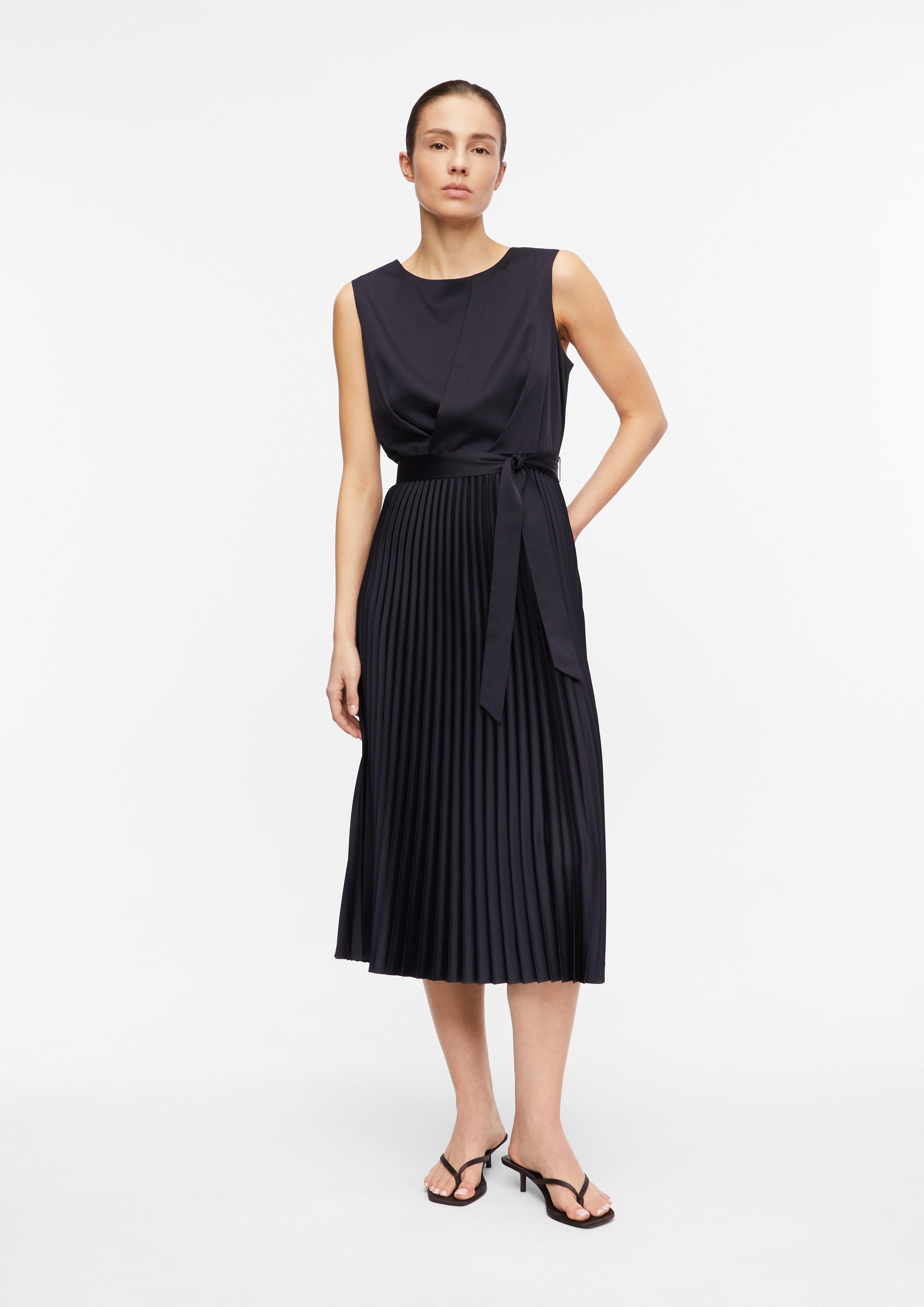 Satinkleid mit Plissée-Rock in  von COMMA