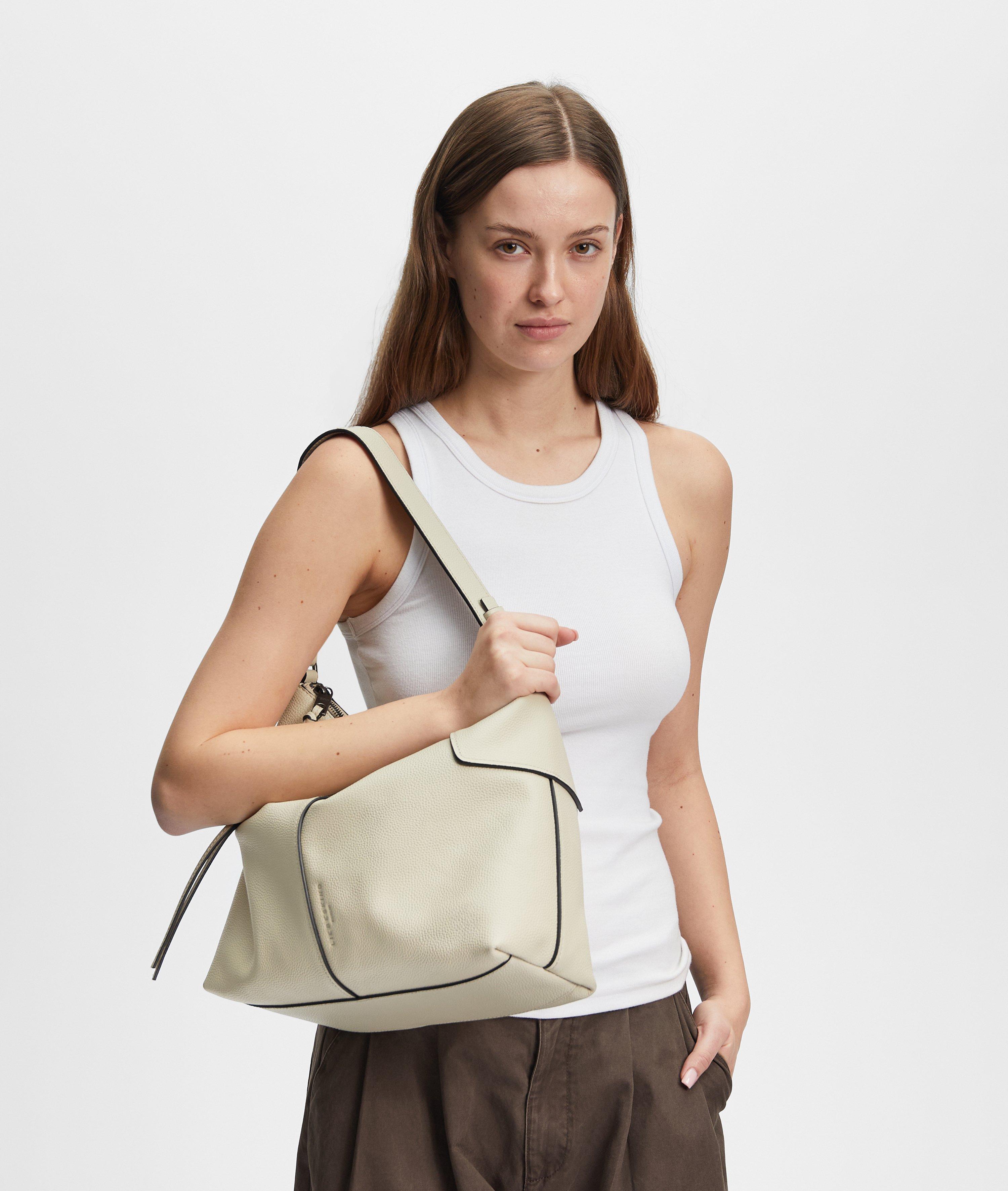 Mila Hobo M in beige, braun, schwarz & blau