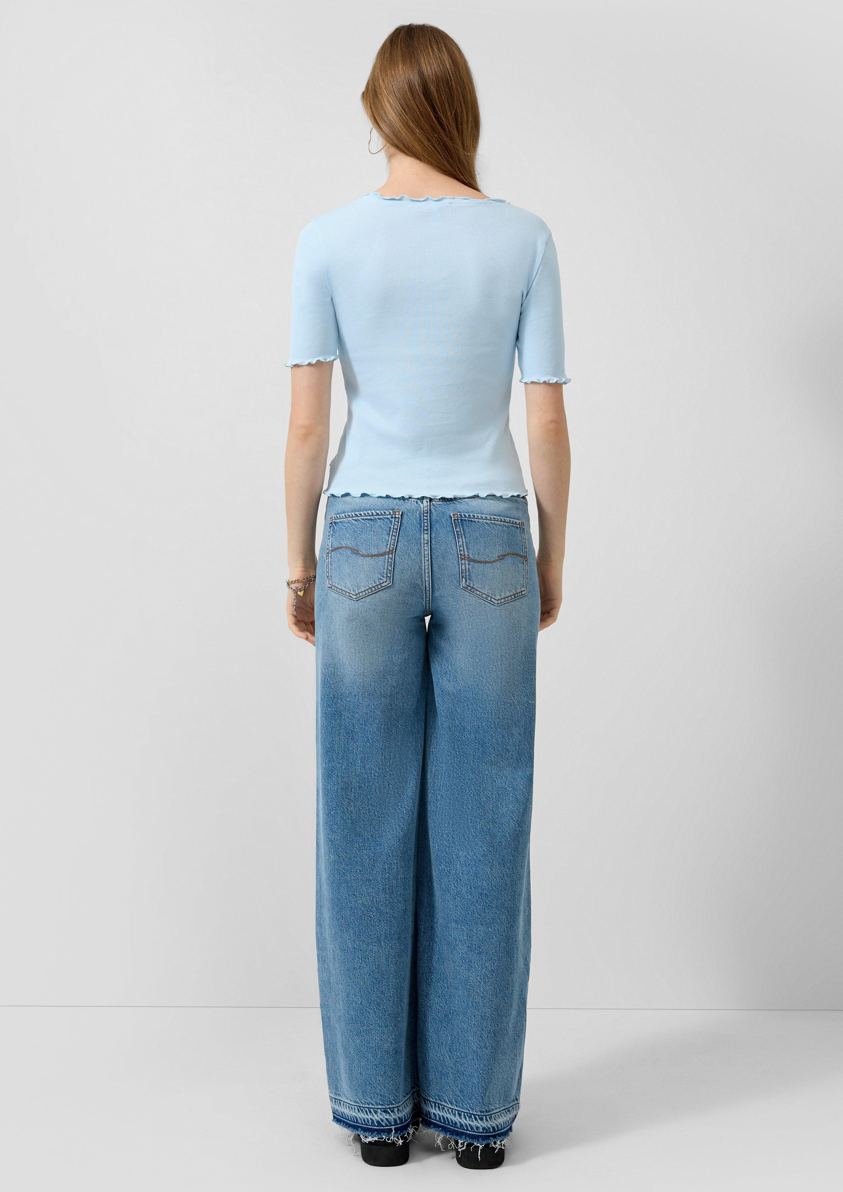 T-Shirt in 5104 & 0100