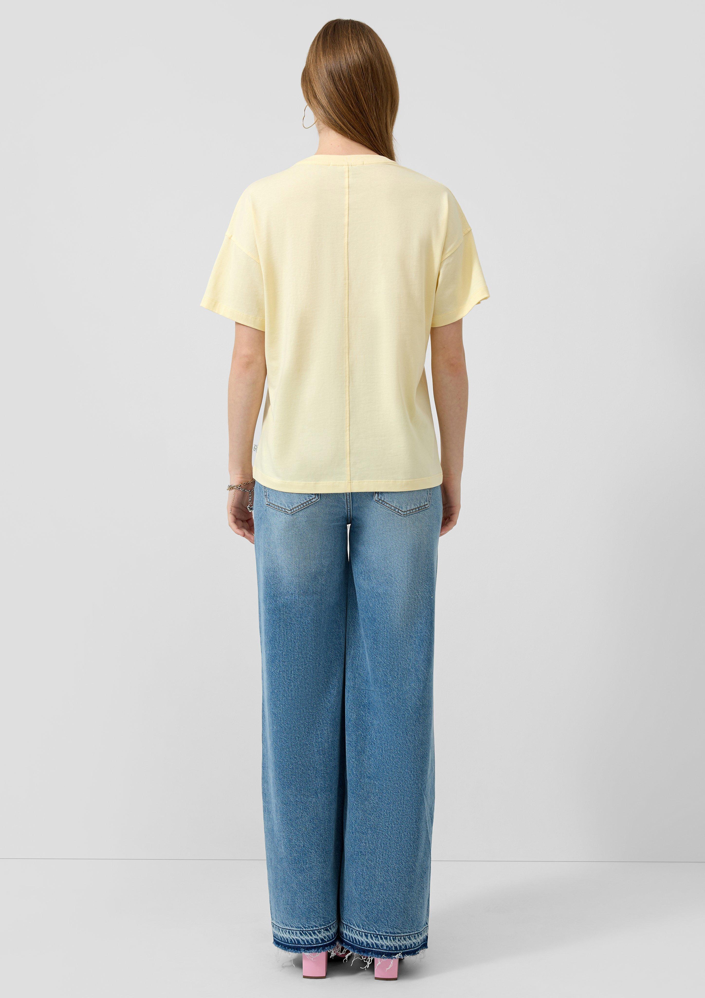 T-Shirt in 11D0 & 01D0