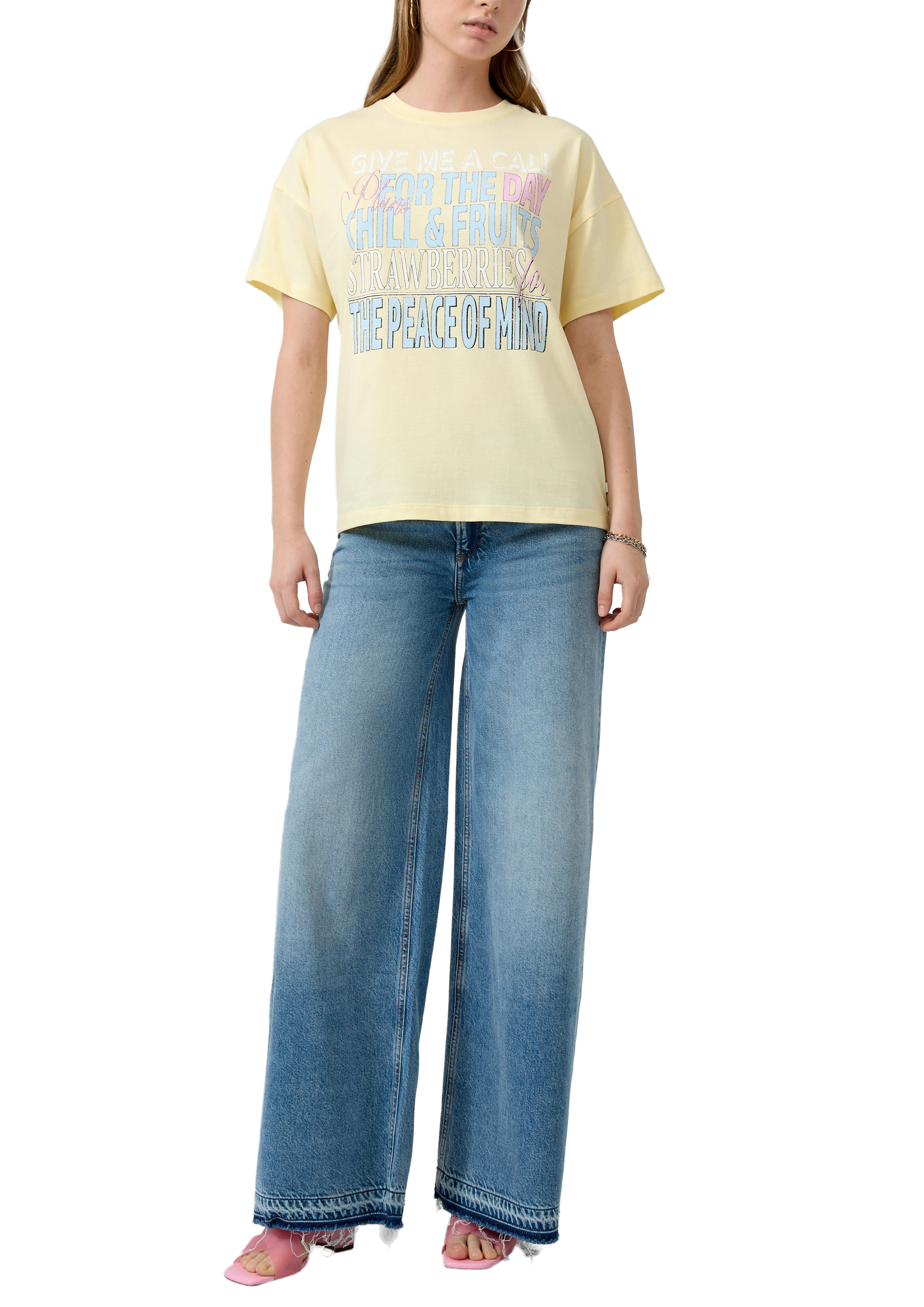 T-Shirt in 11D0 & 01D0