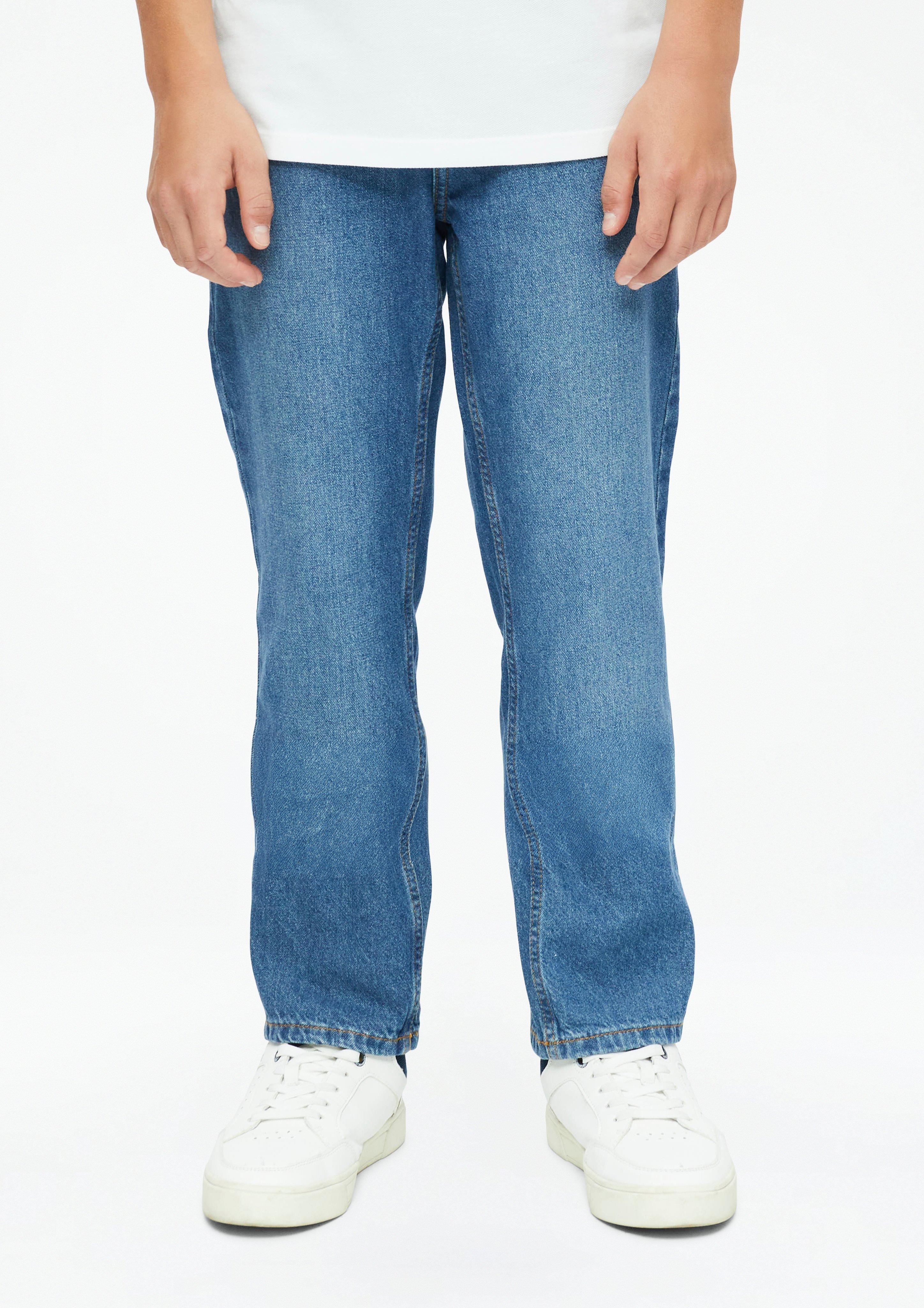 Kids Pete jeans / regular fit / mid rise / straight leg in blue by s.Oliver