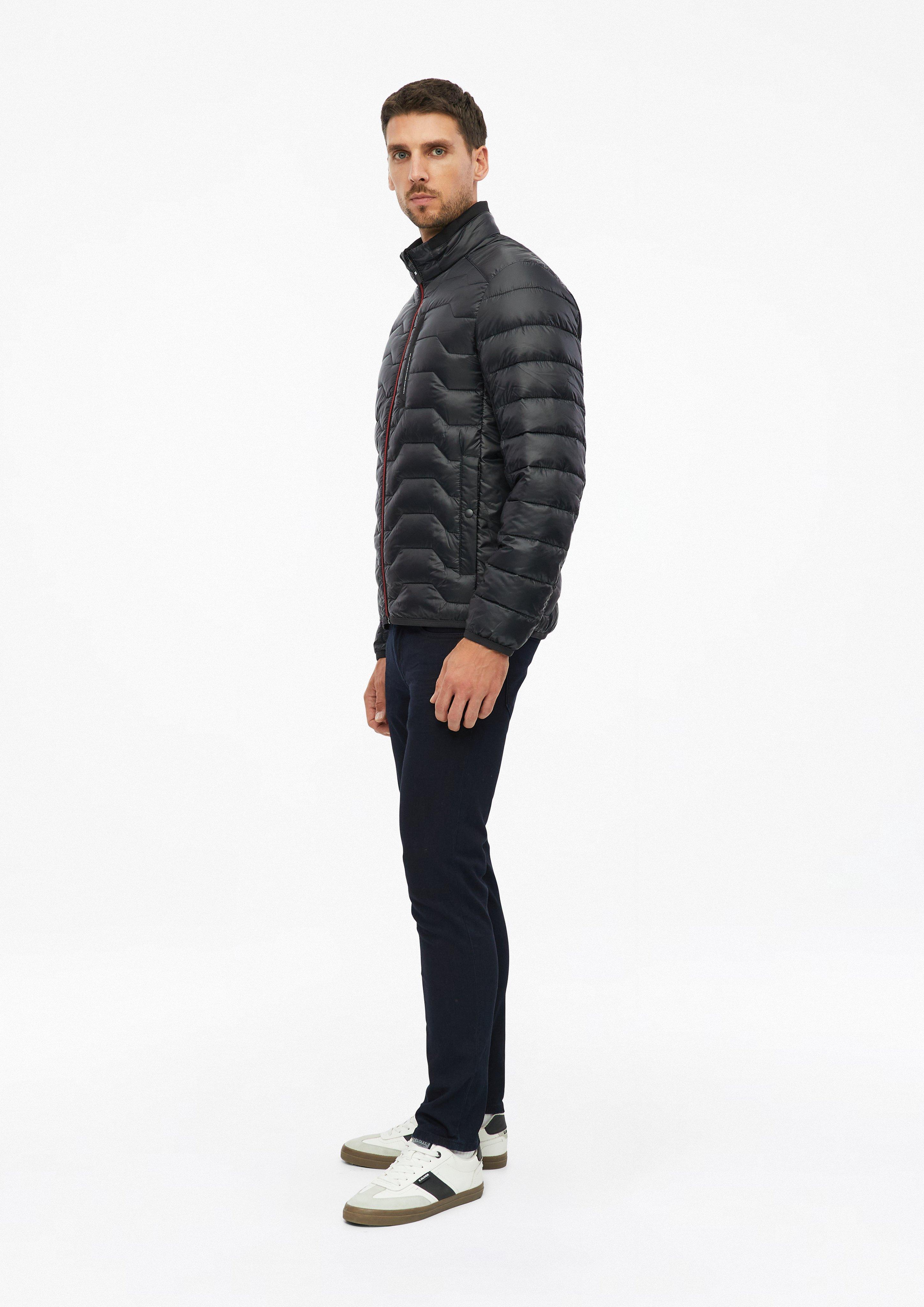 Herren Leichte Steppjacke mit Kontrast-Details und Stehkragen in schwarz von s.Oliver