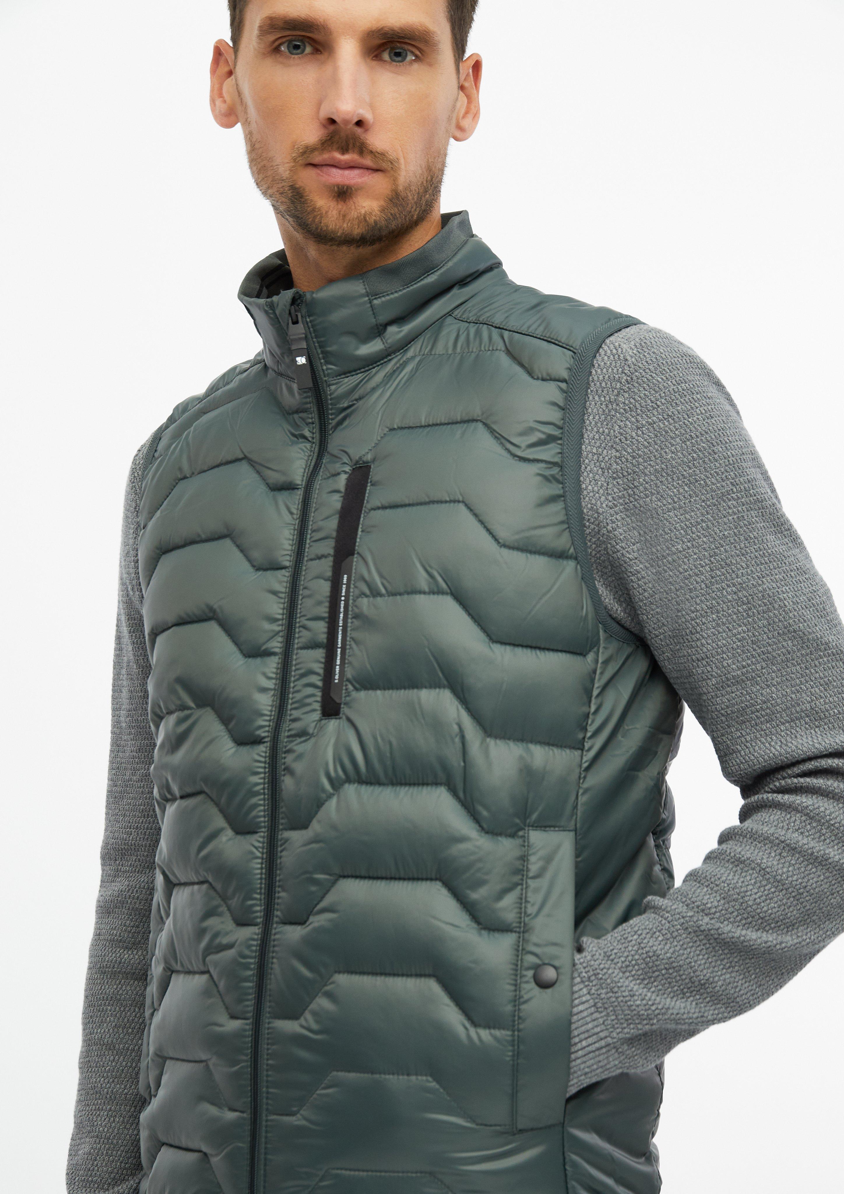 Heren Waterafstotend gewatteerd vest met sportieve details in groen van s.Oliver