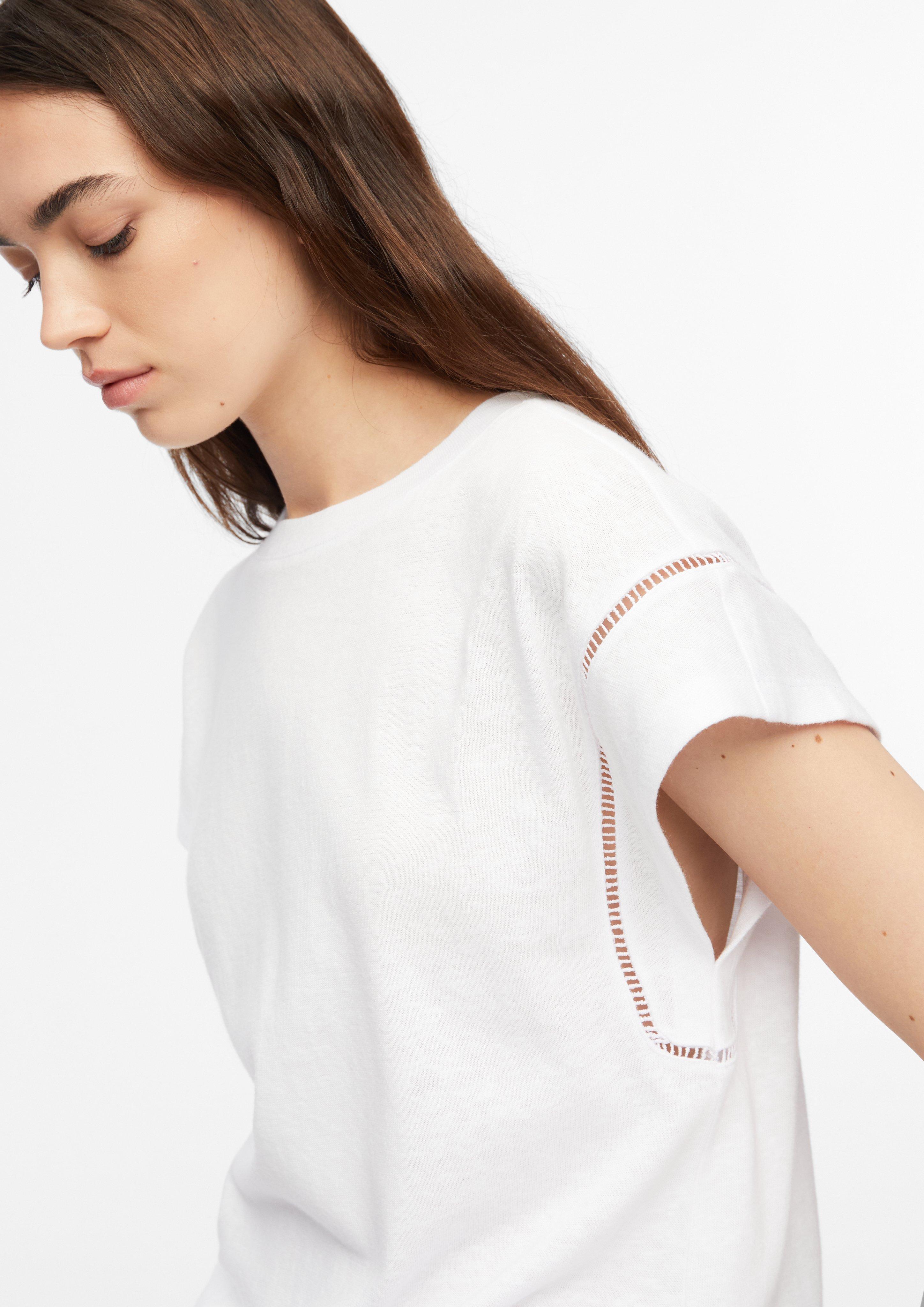 T-Shirt in  by COMMA