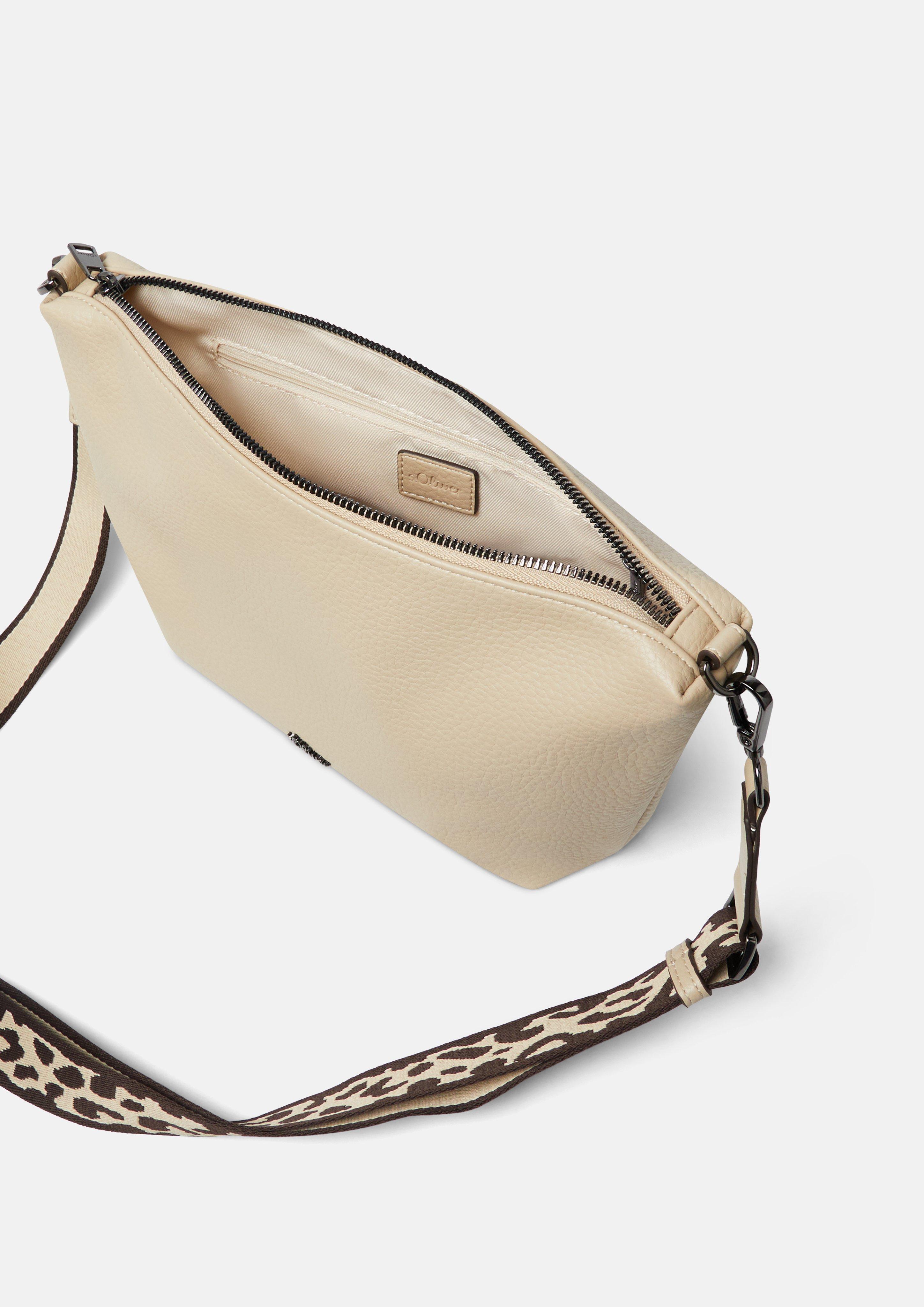 Femmes Sac avec plaque logo et bandoulière réglable en beige de s.Oliver