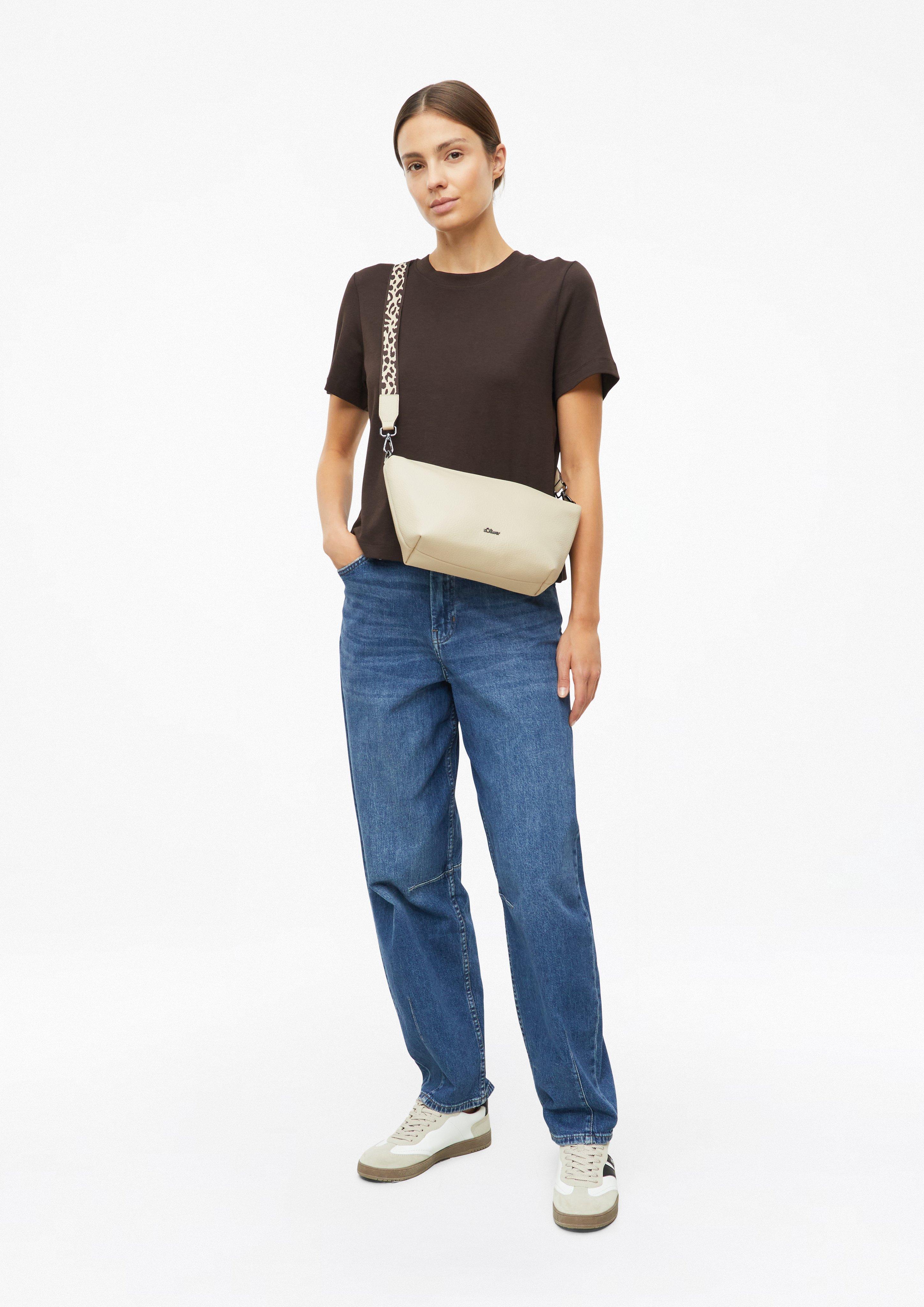 Femmes Sac avec plaque logo et bandoulière réglable en beige de s.Oliver