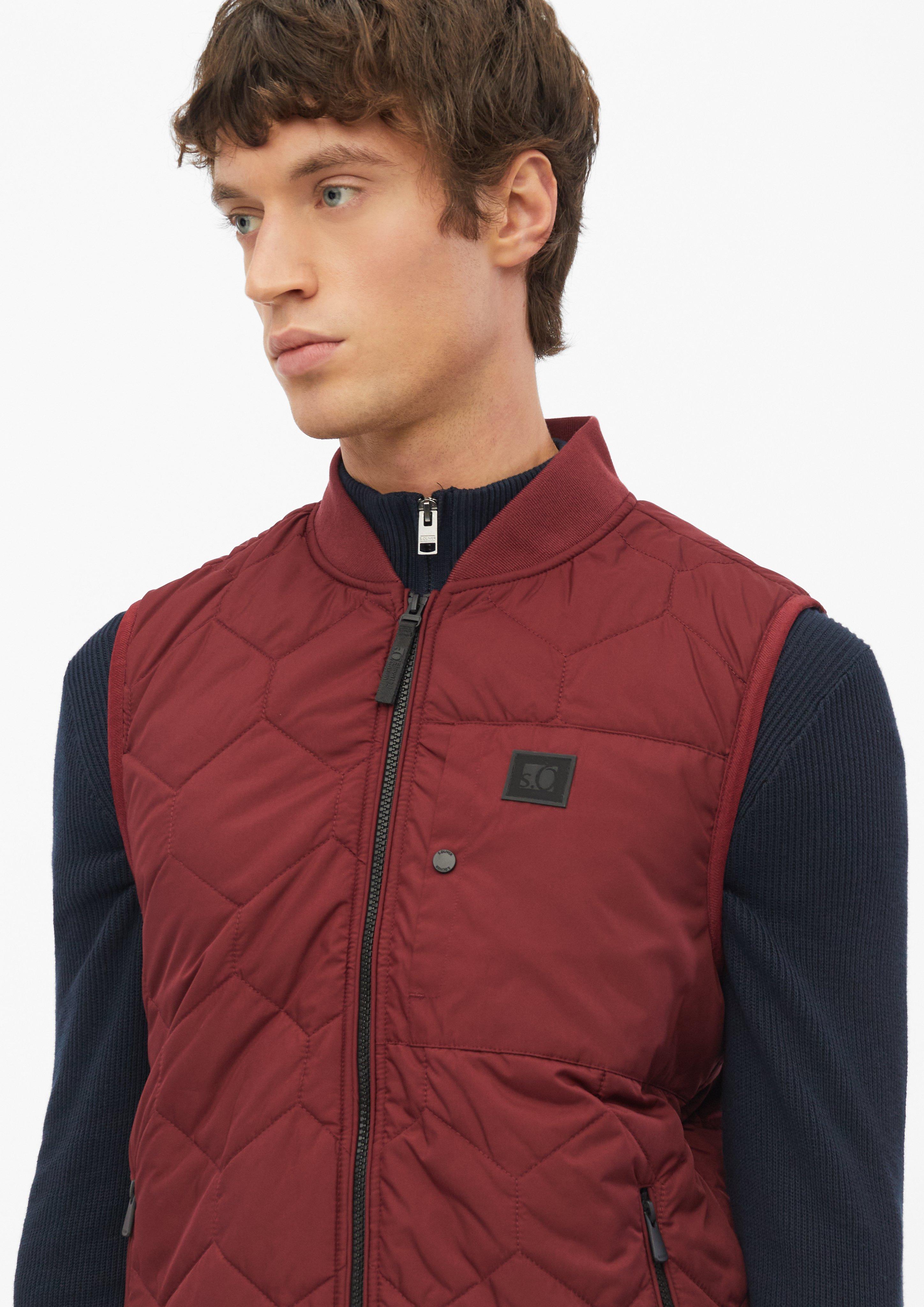Hommes Gilet matelassé sportif avec détails contrastés en rouge de s.Oliver
