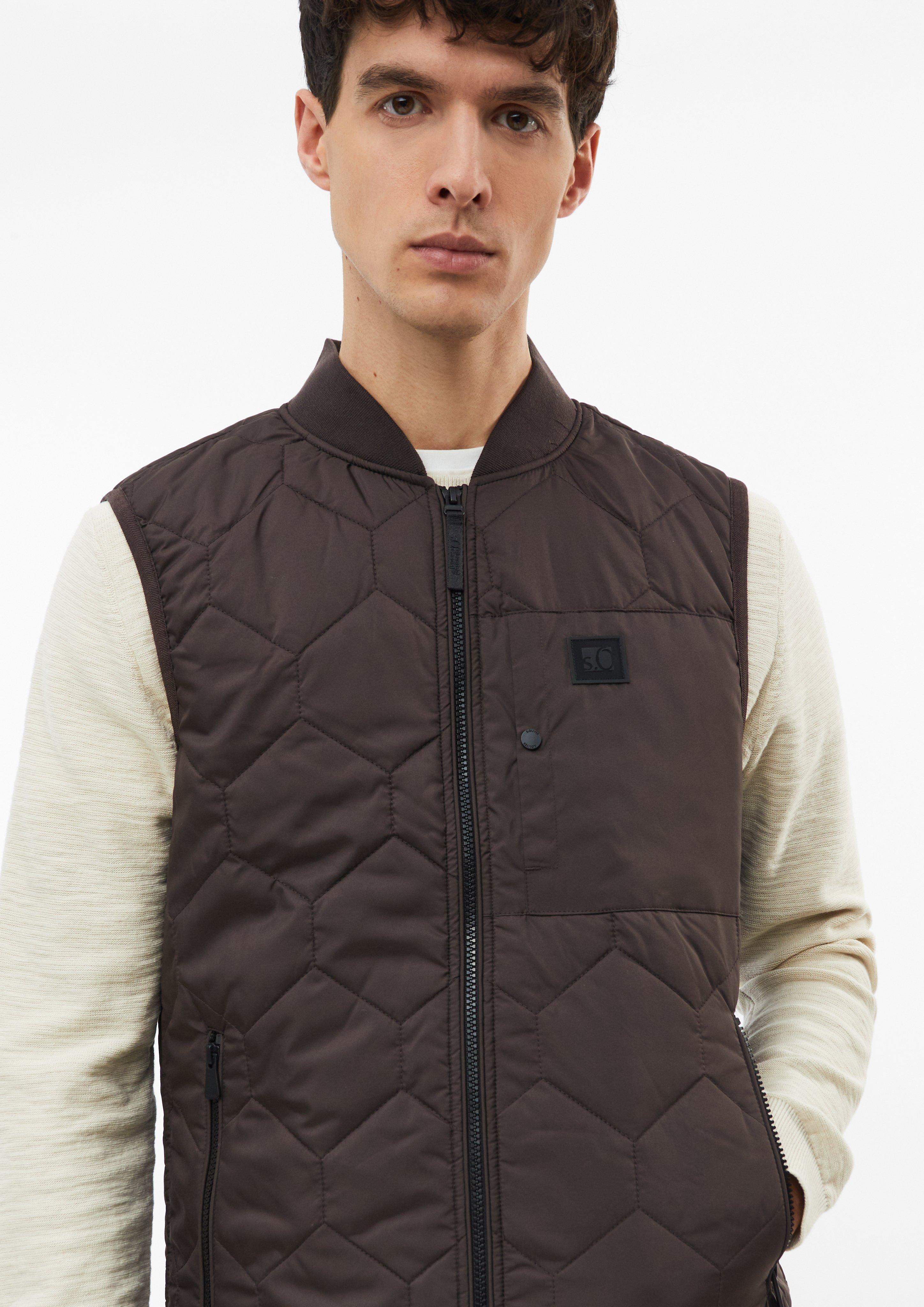 Hommes Gilet matelassé sportif avec détails contrastés en brun de s.Oliver