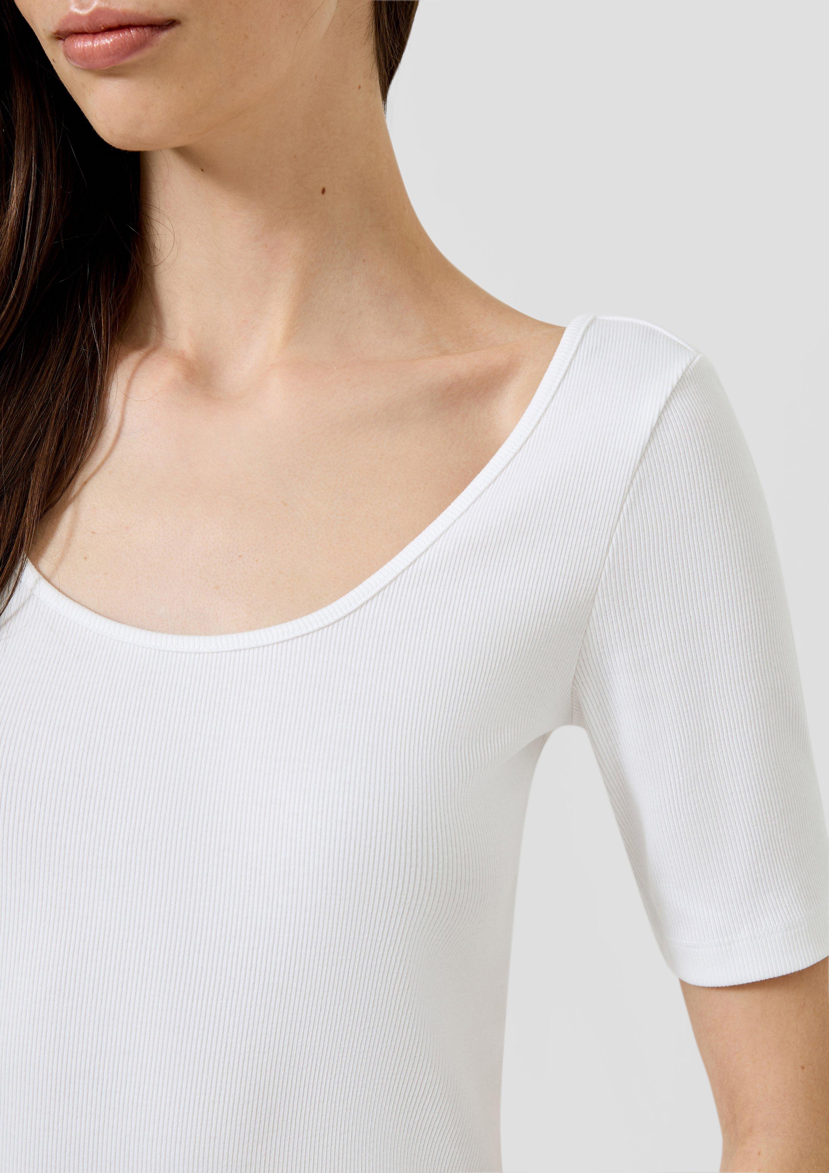 T-Shirt in 0100, 1101, 3101 & 9999