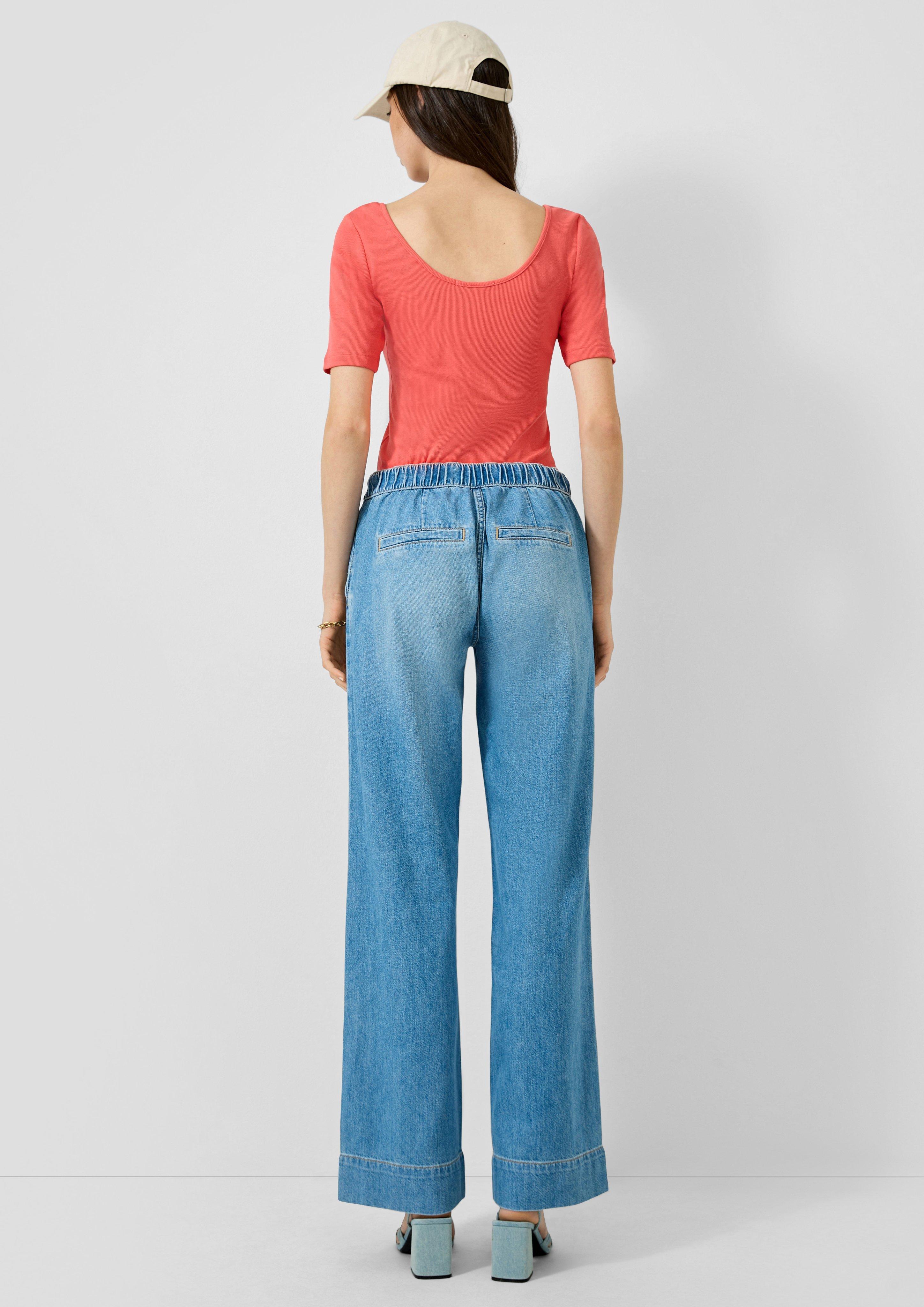 T-Shirt in 3101, 1101, 0100 & 9999