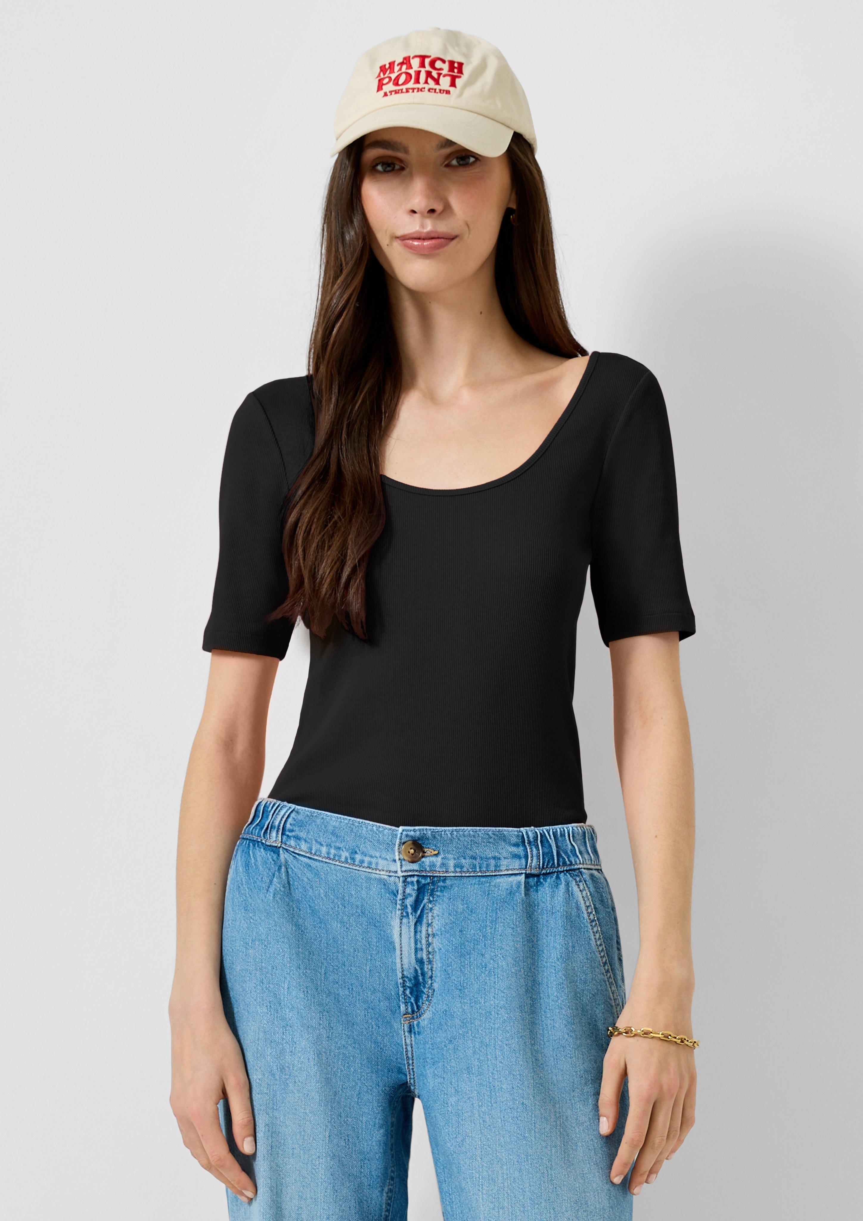 T-Shirt in 9999, 1101, 0100 & 3101