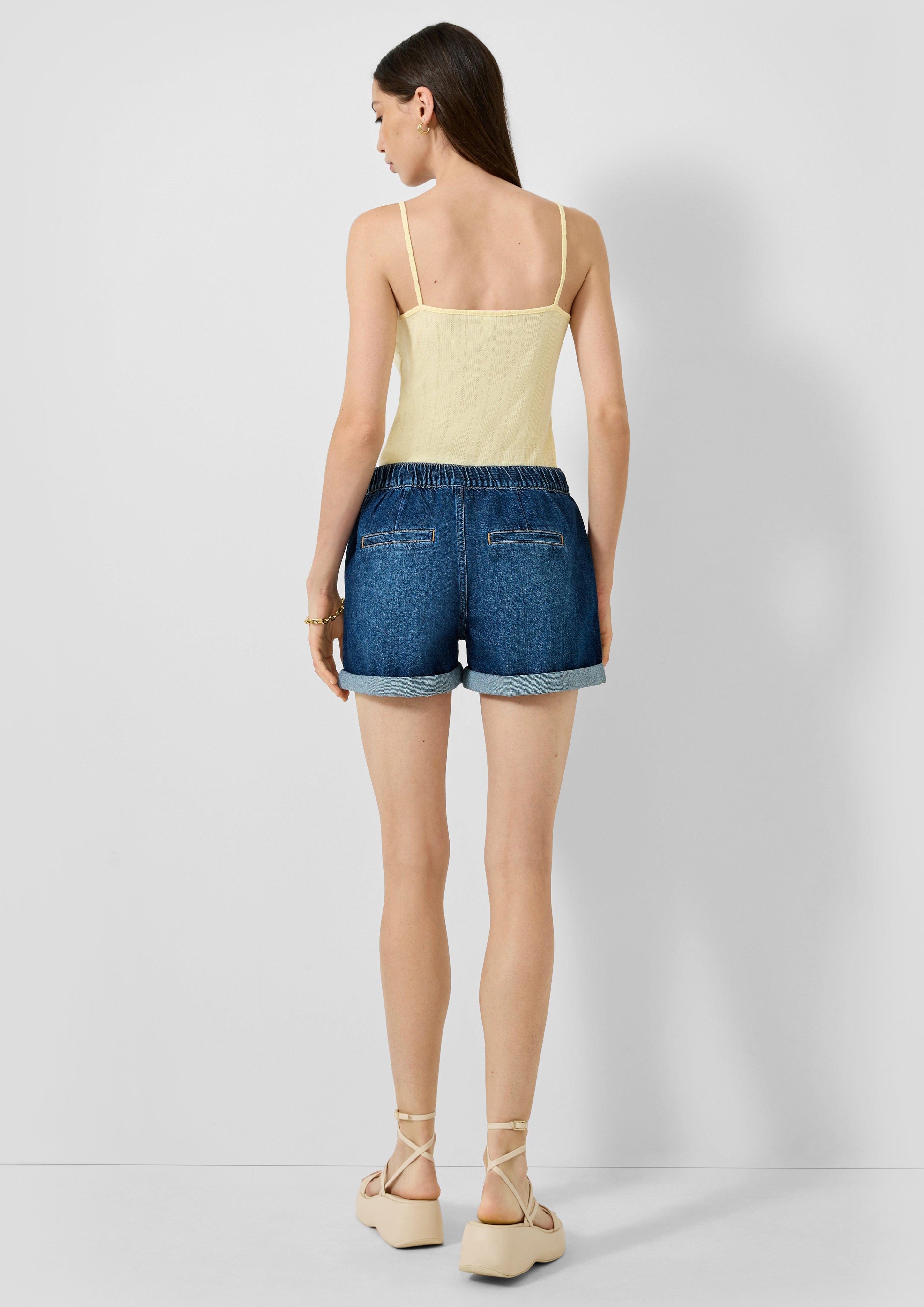 T-Shirt in 1101, 0100 & 9999