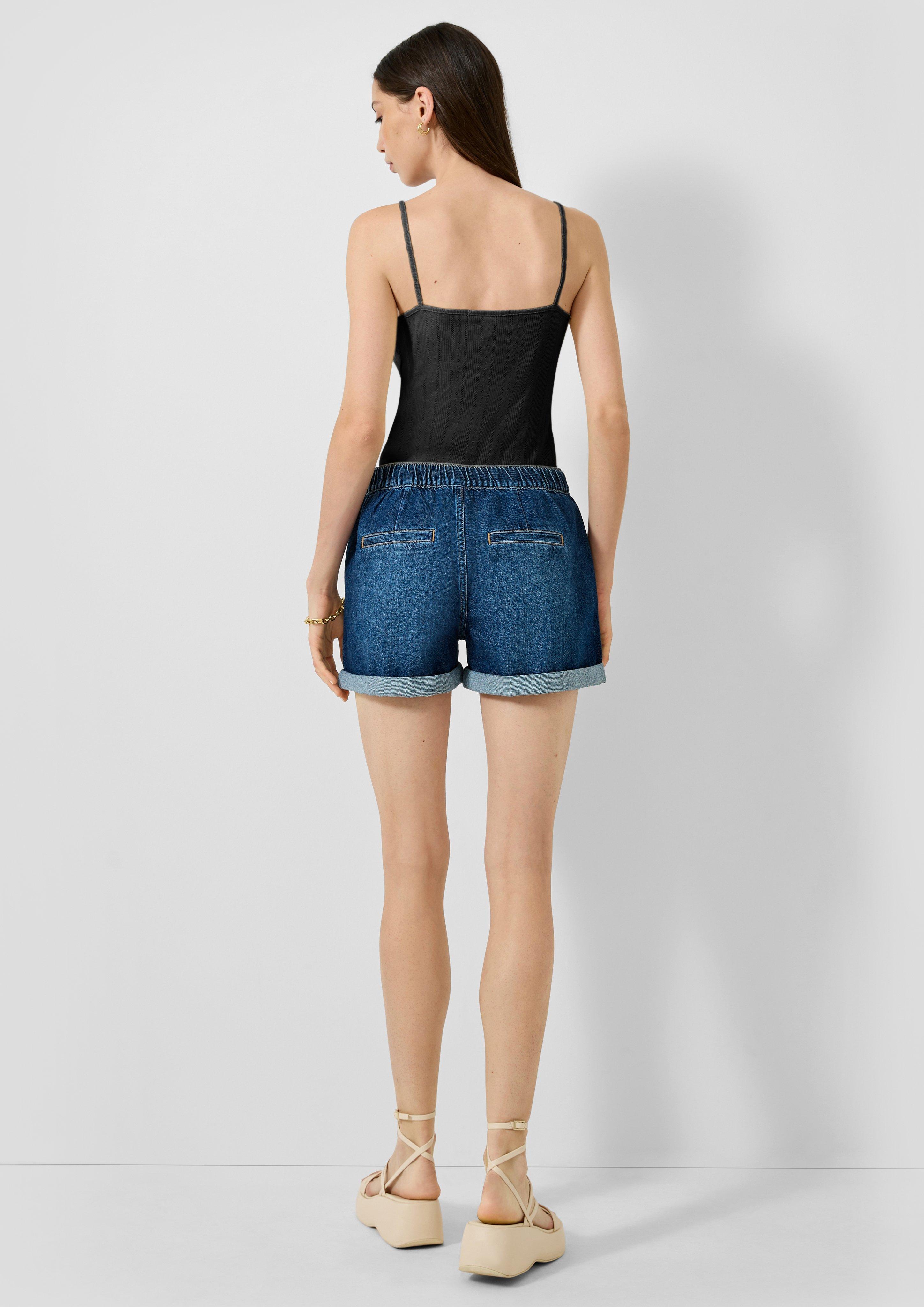 T-Shirt in 9999, 1101 & 0100