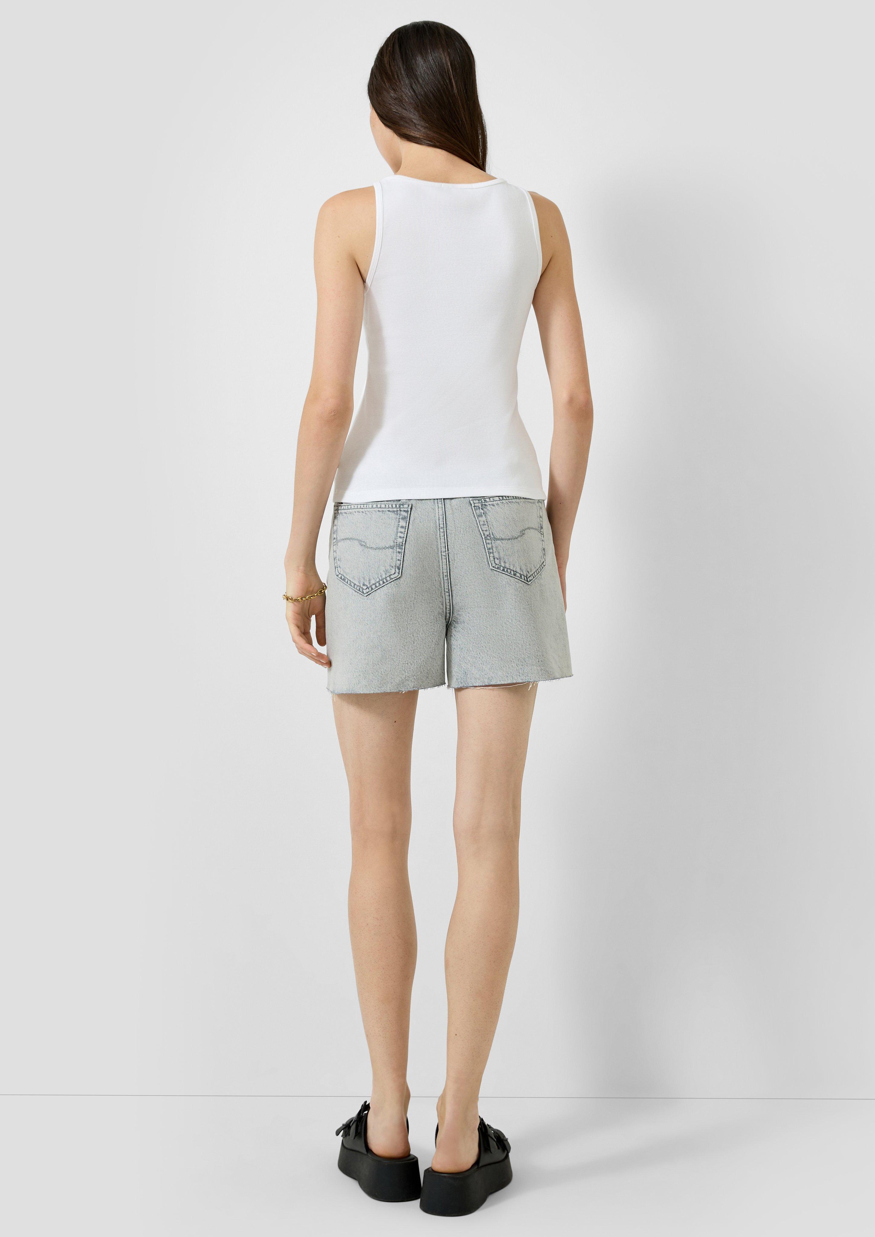 T-Shirt in 01D0, 11D0 & 31D0