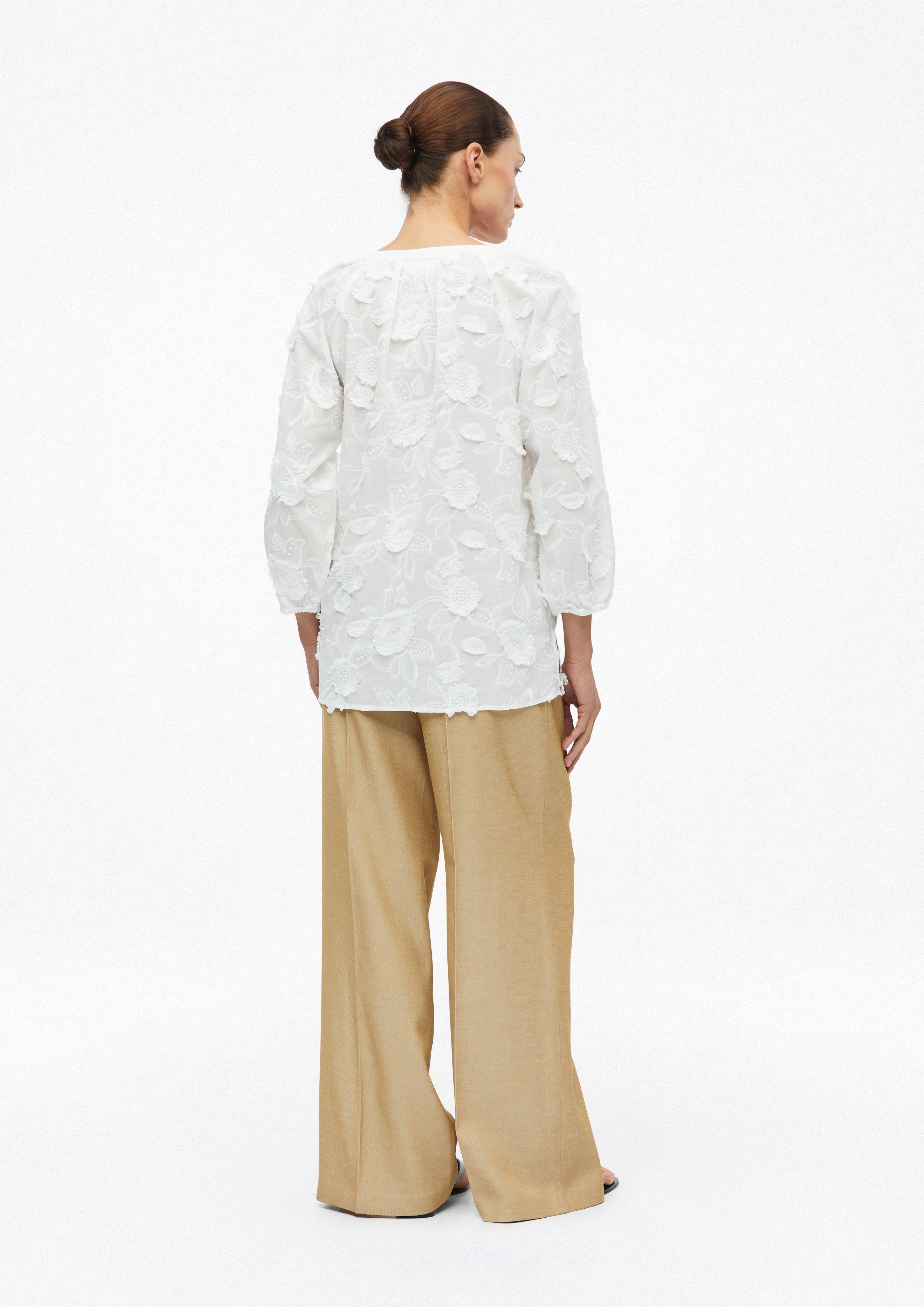 Tunika-Bluse mit floraler All-over-Stickerei in weiß von COMMA