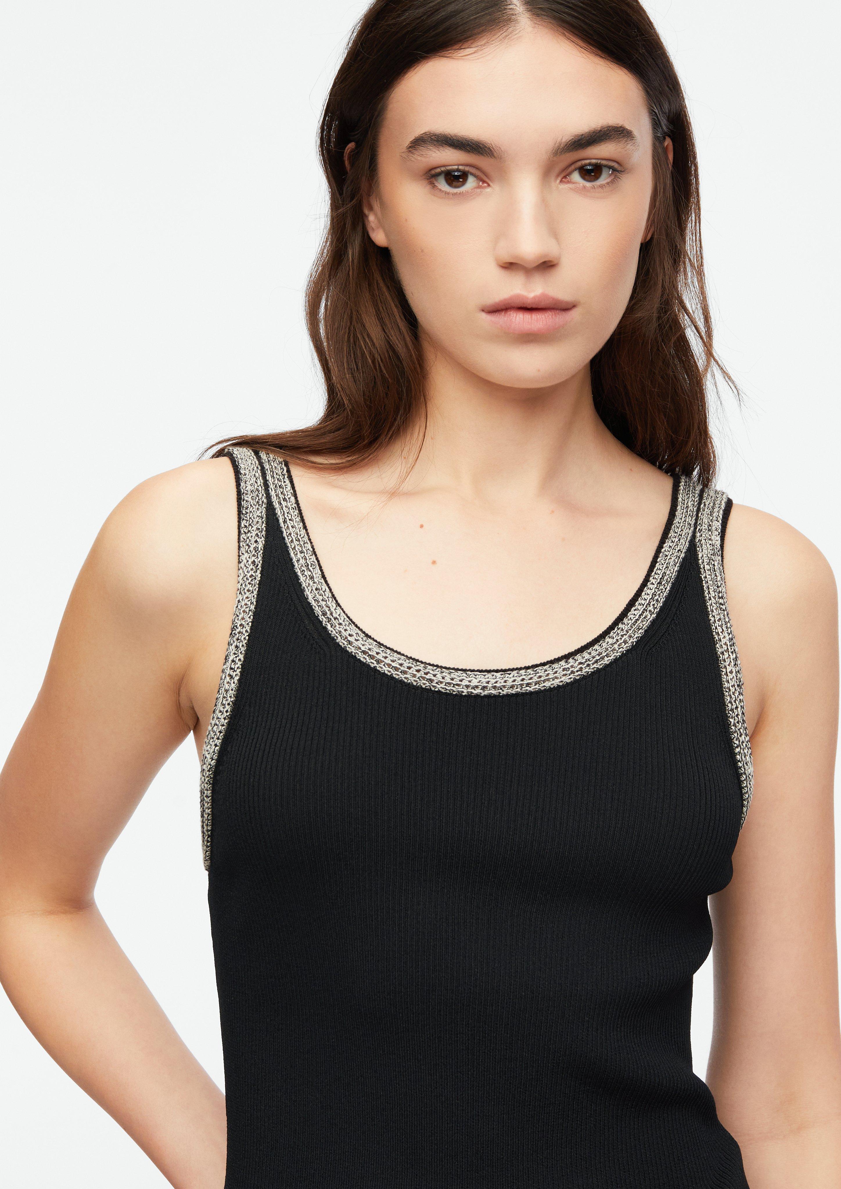 Strickpullunder in schwarz von COMMA