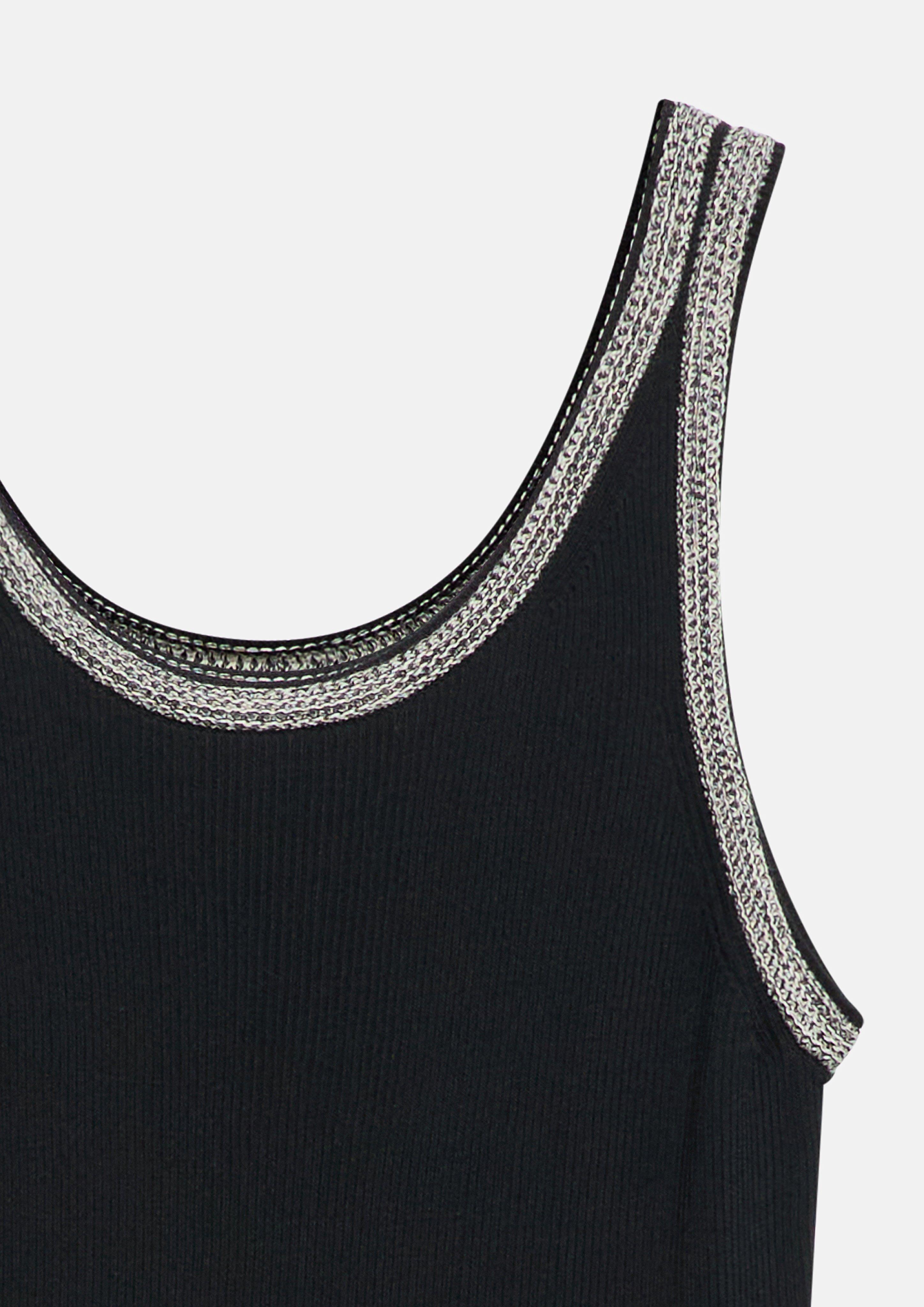 Strickpullunder in schwarz von COMMA